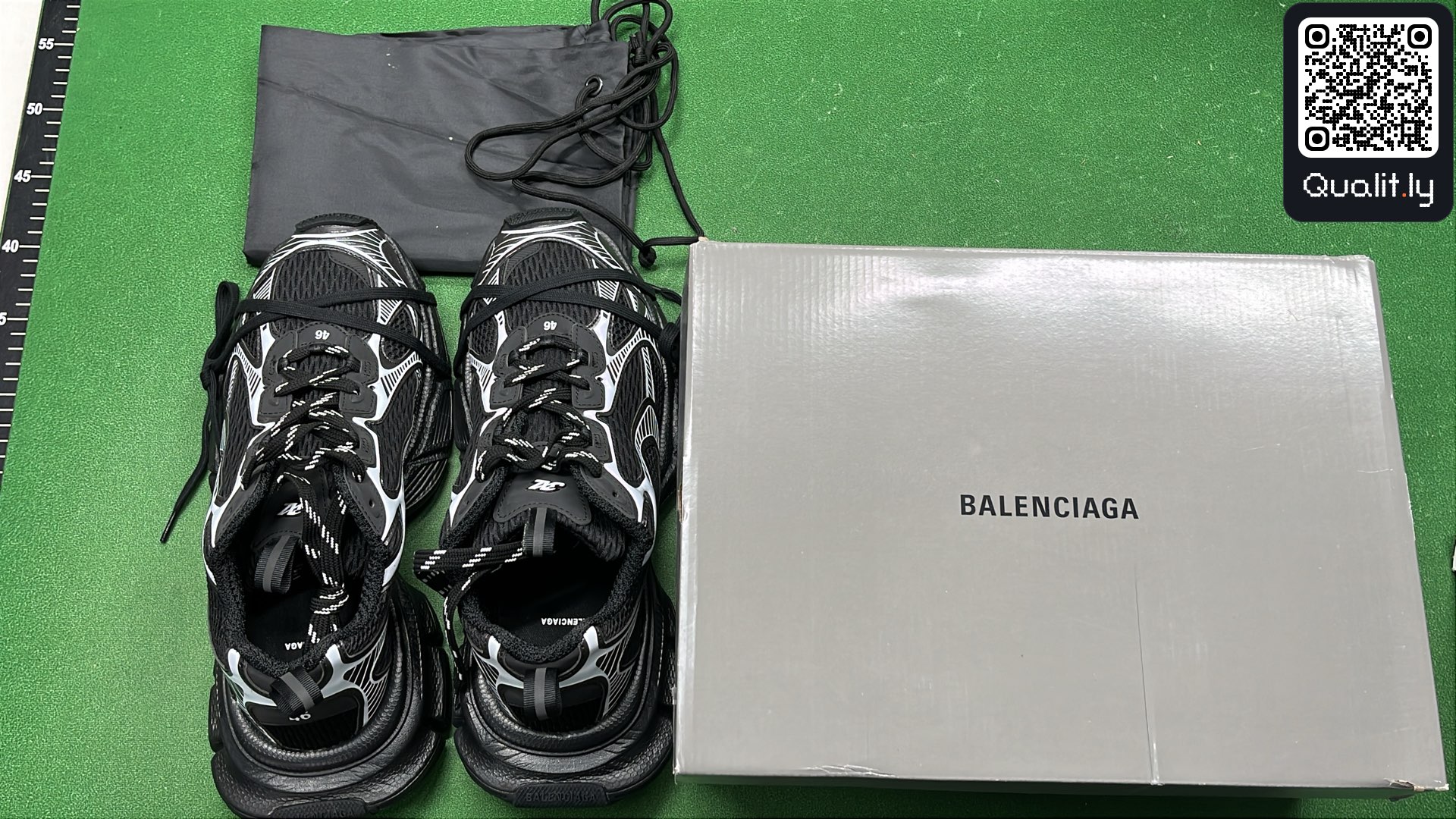 Sneakers QC photo 1 of 28