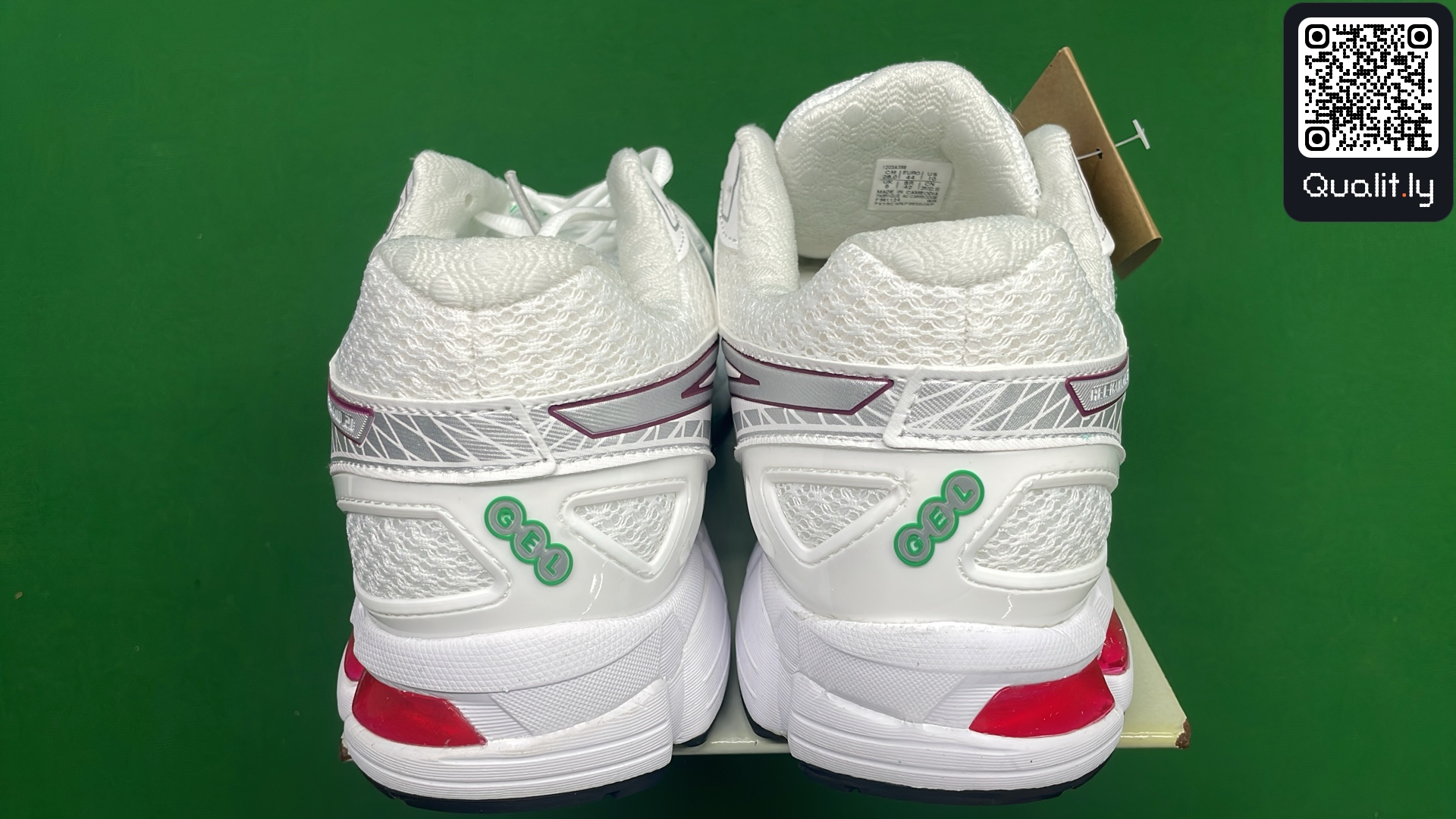Sneakers QC photo 3 of 12