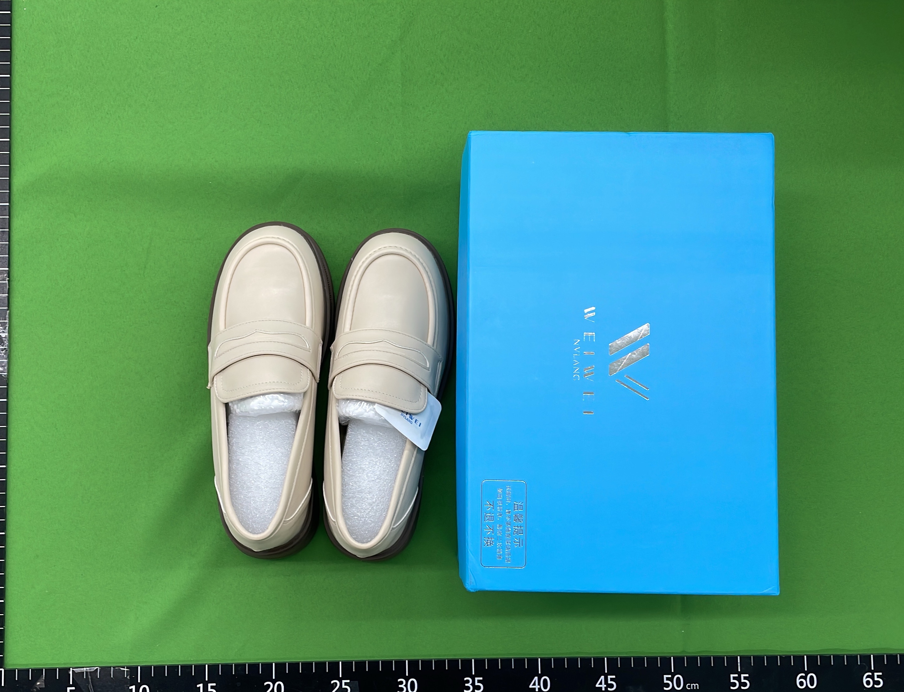 Sneakers QC photo 1 of 4