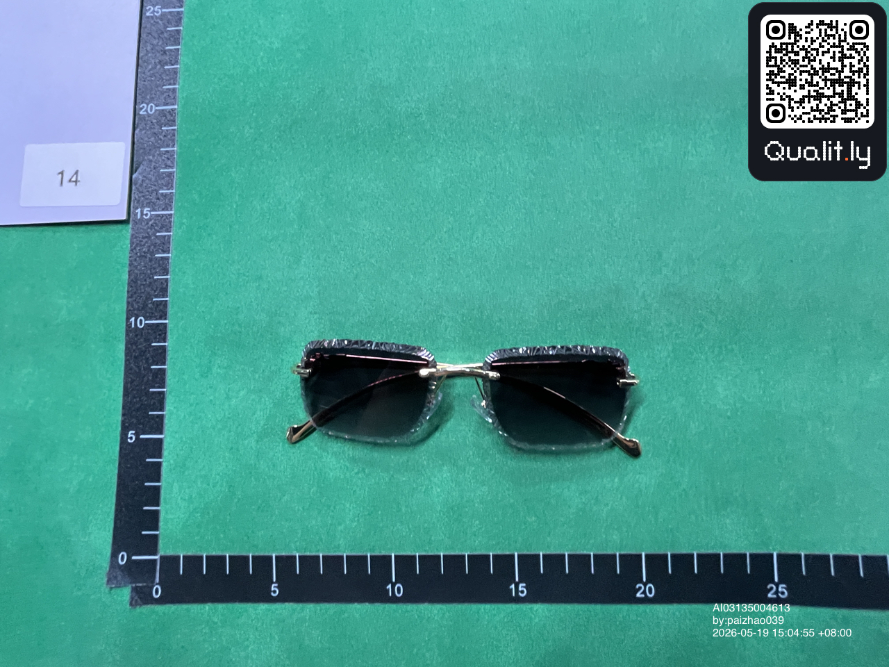 Sunglasses QC photo 1 of 3