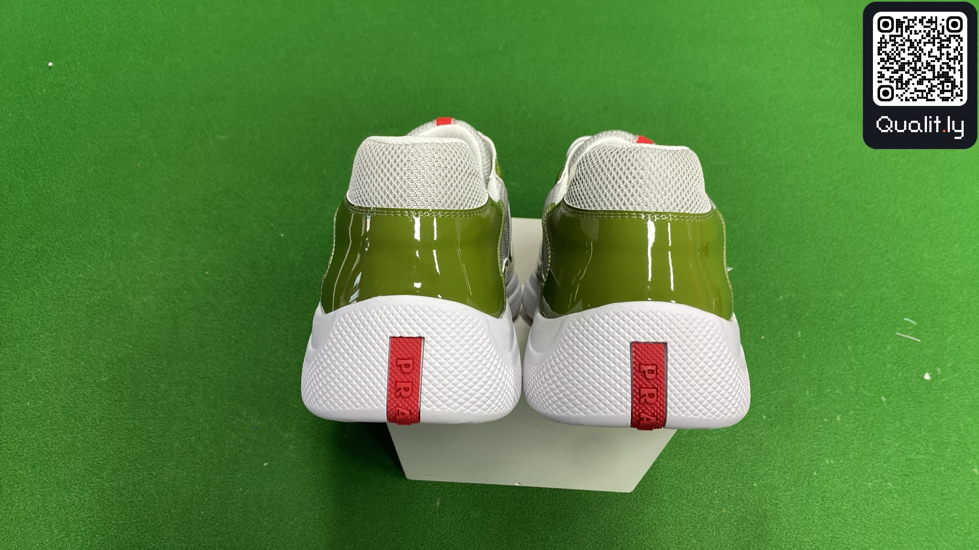 Sneakers QC photo 3 of 476
