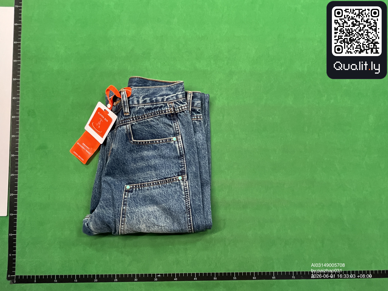 Jeans — foto QC 1 di 8