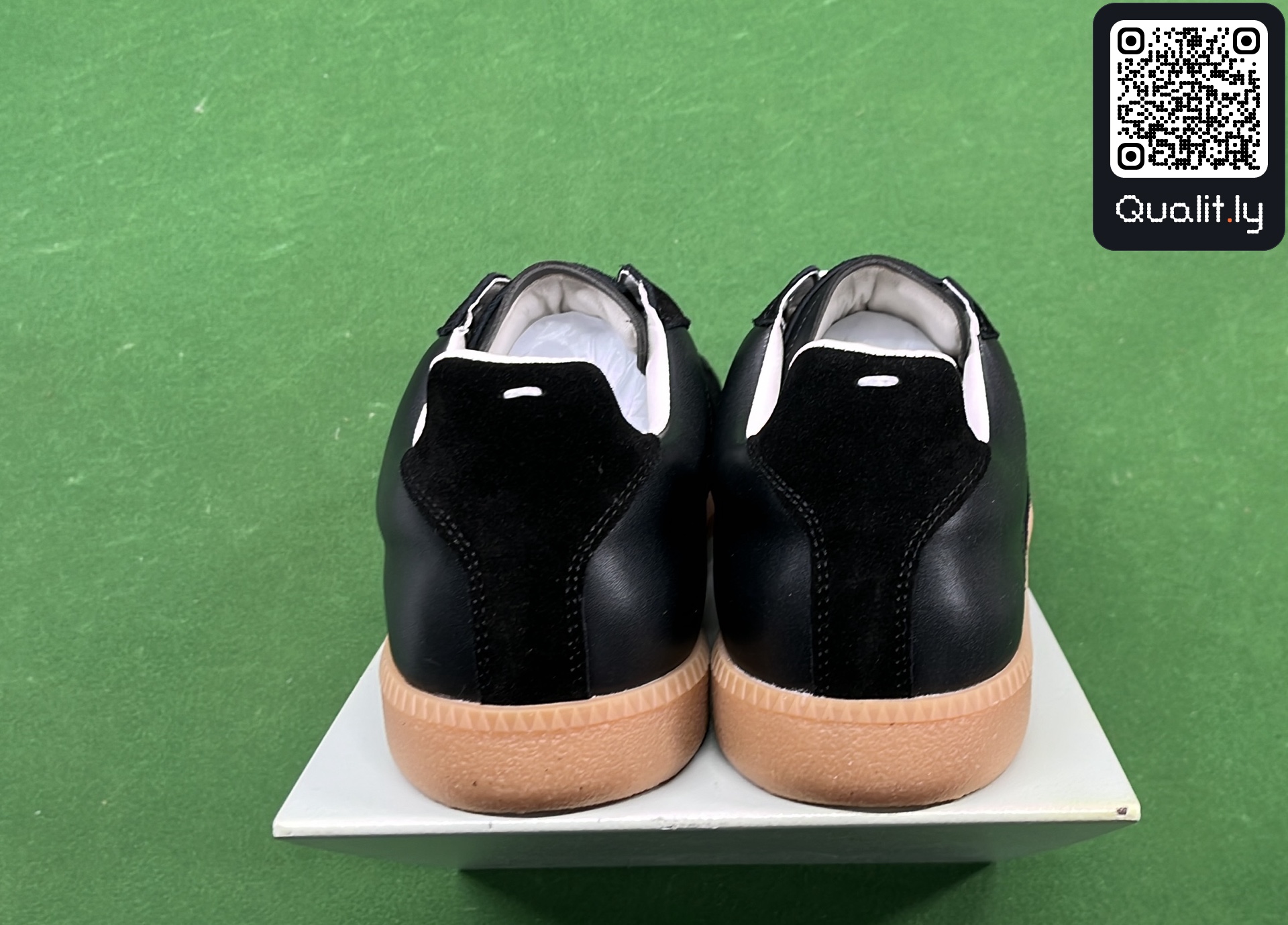 Sneakers — foto QC 3 di 136