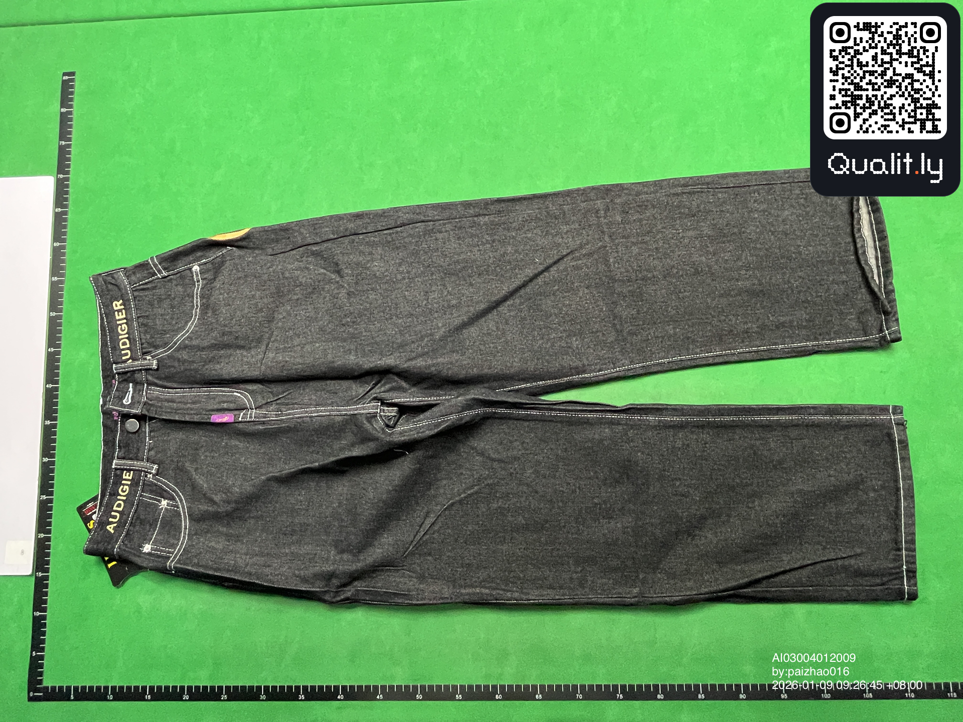 Jean — photo QC 3 sur 34