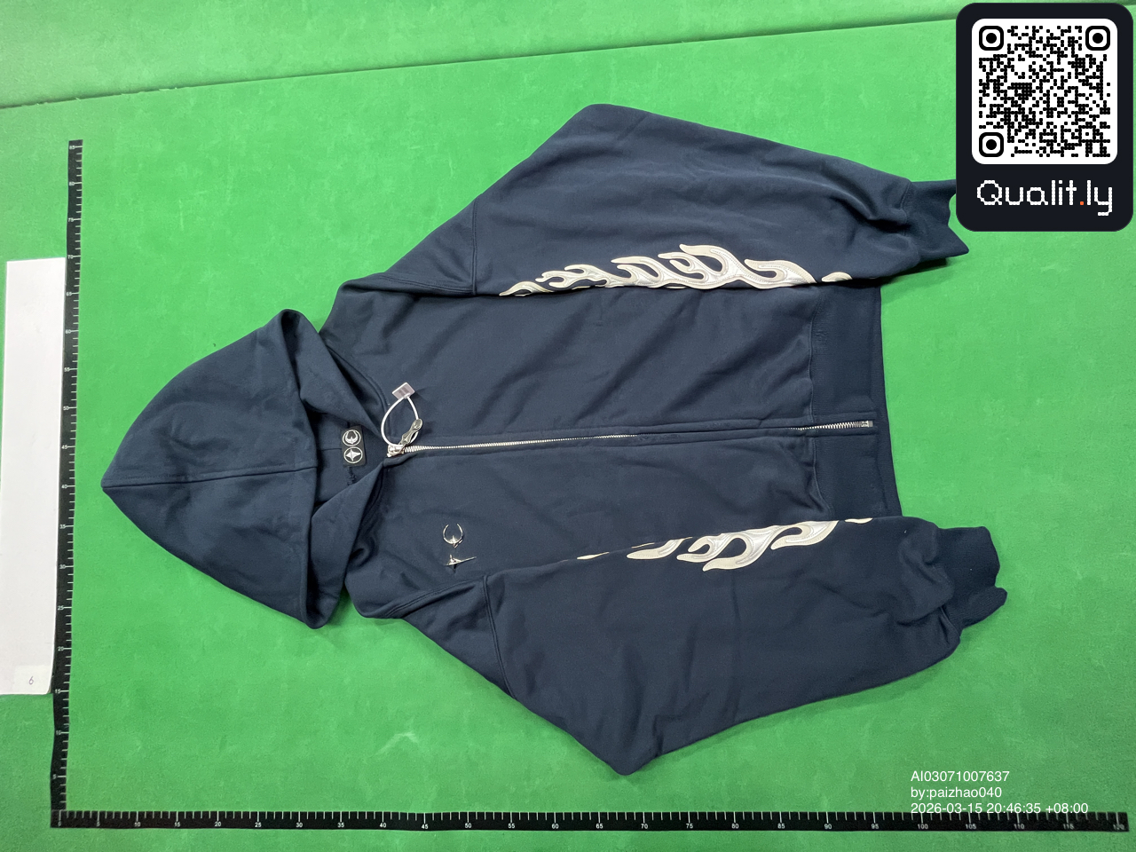 连帽卫衣 QC 照片 3 / 4