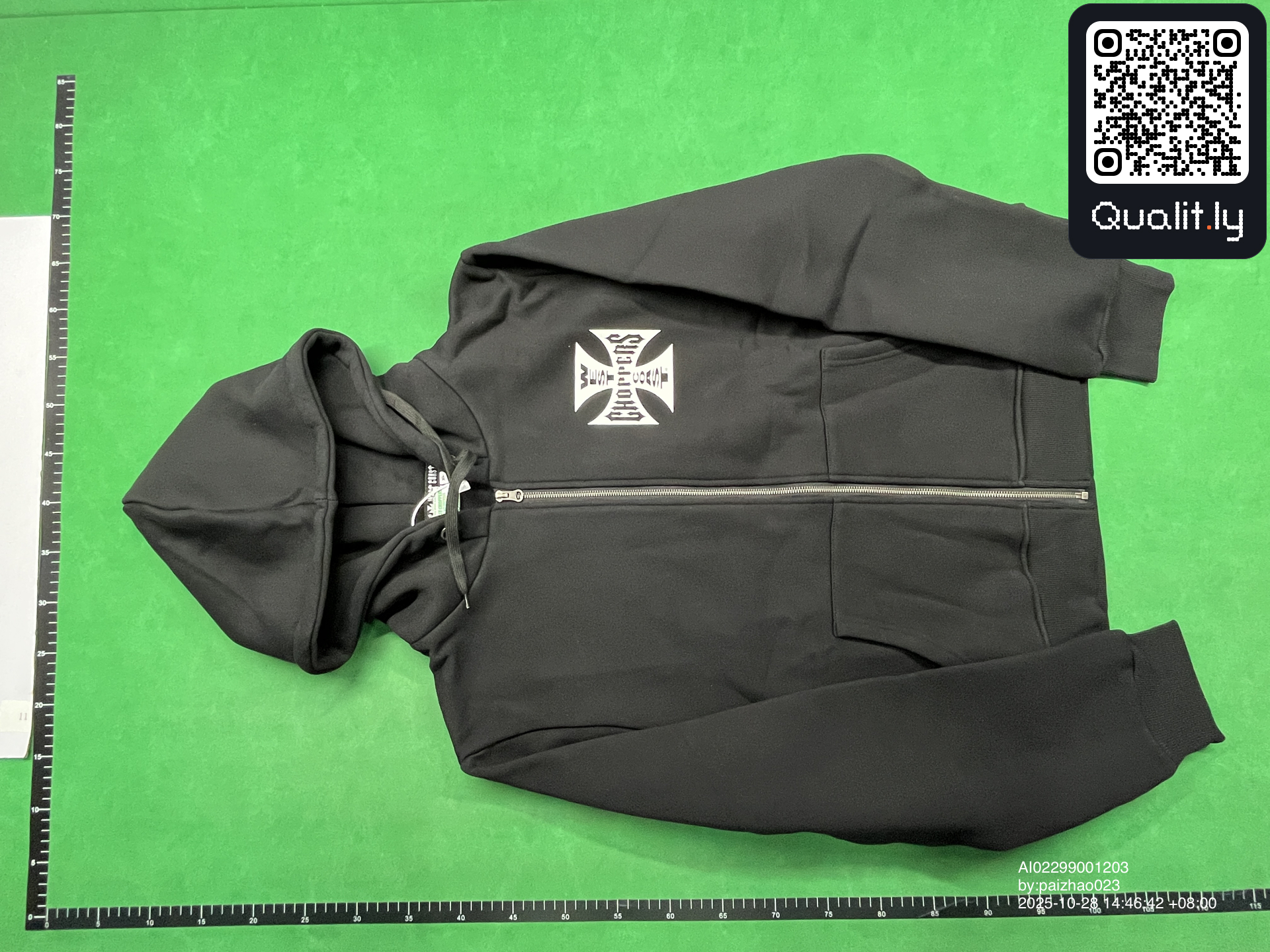 Hoodie QC photo 2 of 14