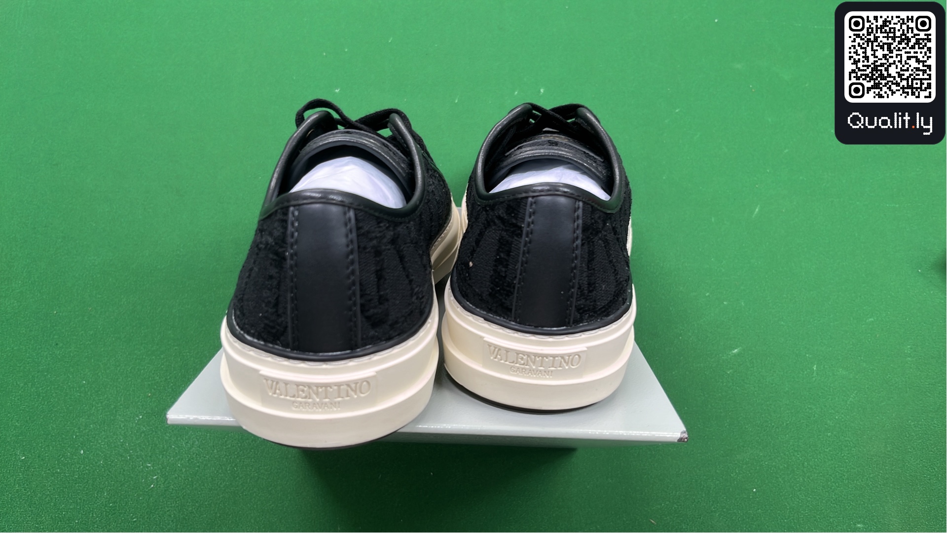 Sneakers QC photo 3 of 6