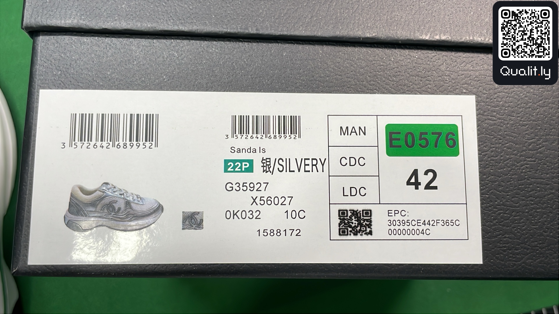Sneakers QC photo 2 of 6