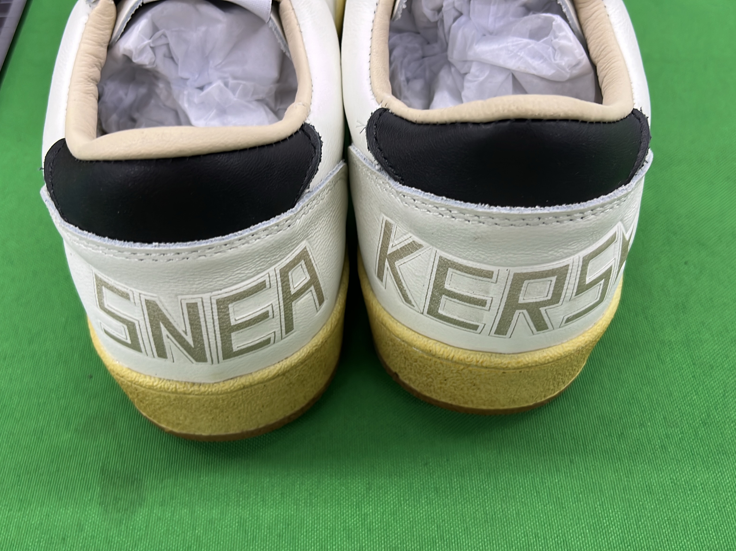 Sneakers QC photo 2 of 6