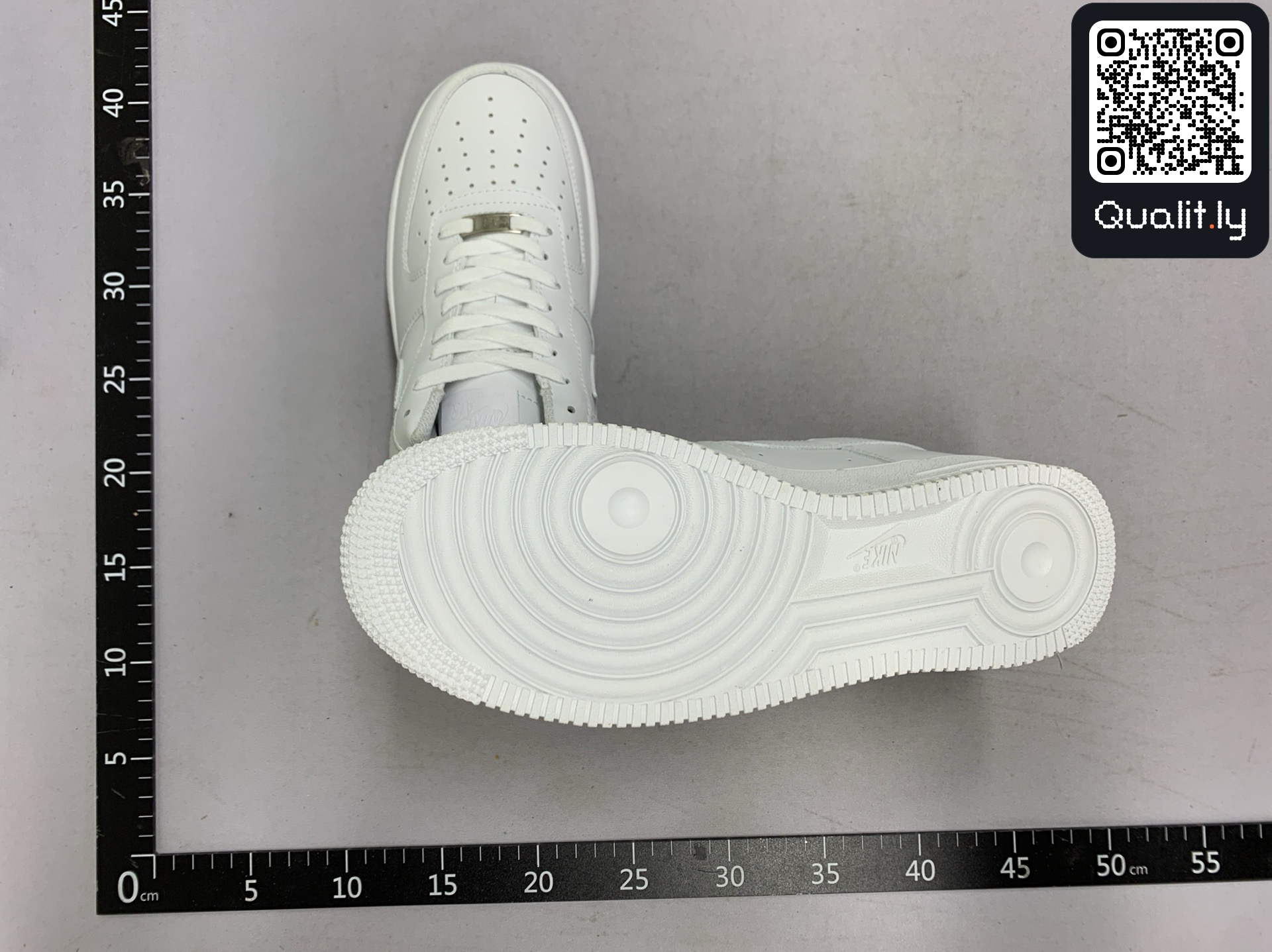 Sneakers QC photo 1 of 52