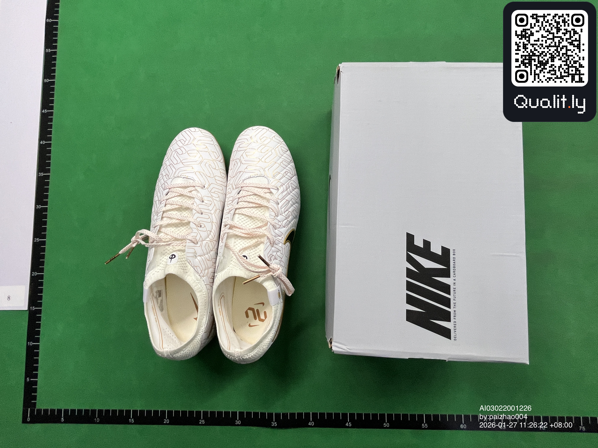 Sneakers QC photo 3 of 48