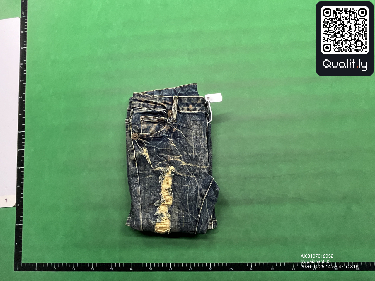 Jeans — QC-foto 1 av 14