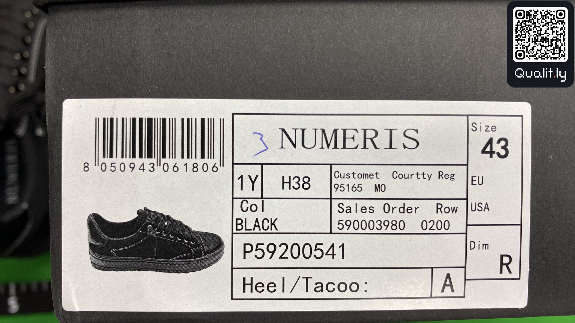 Sneakers QC photo 2 of 142