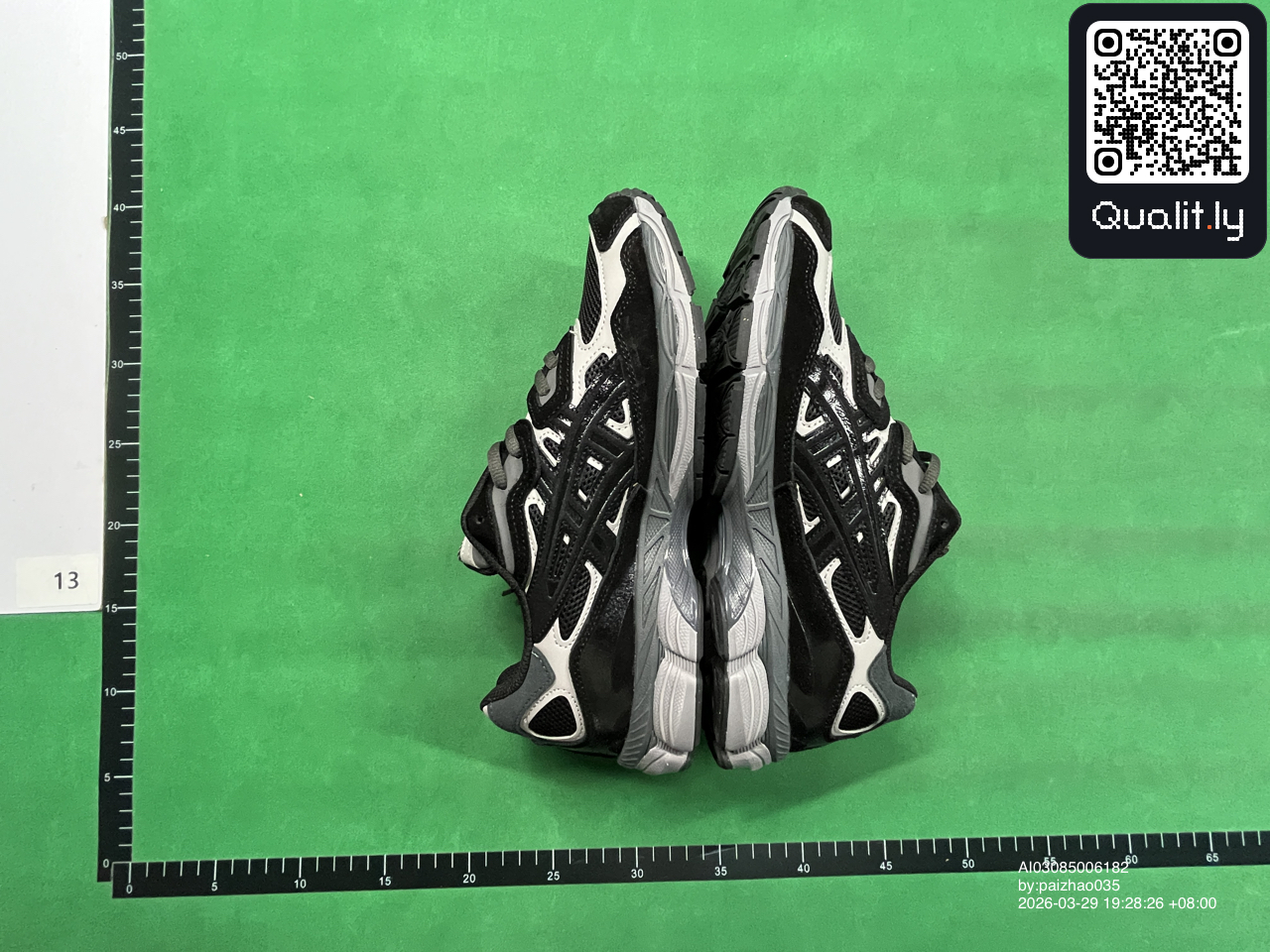 Sneaker — QC-Foto 1 von 150