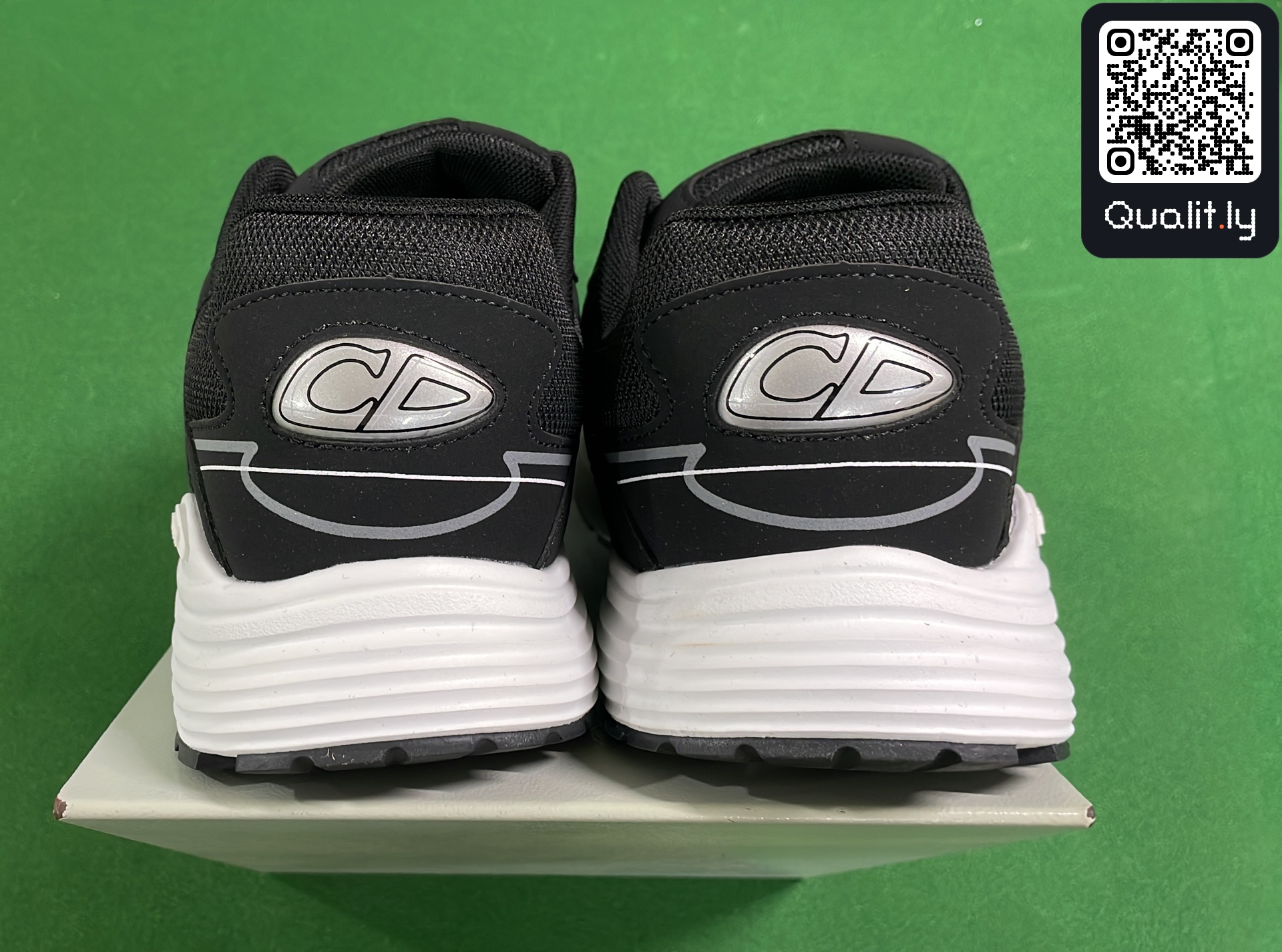 Sneaker — QC-Foto 3 von 6