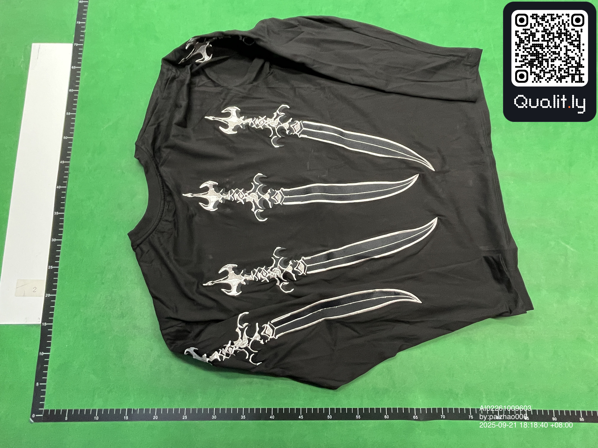 T-shirt — QC-foto 2 av 3