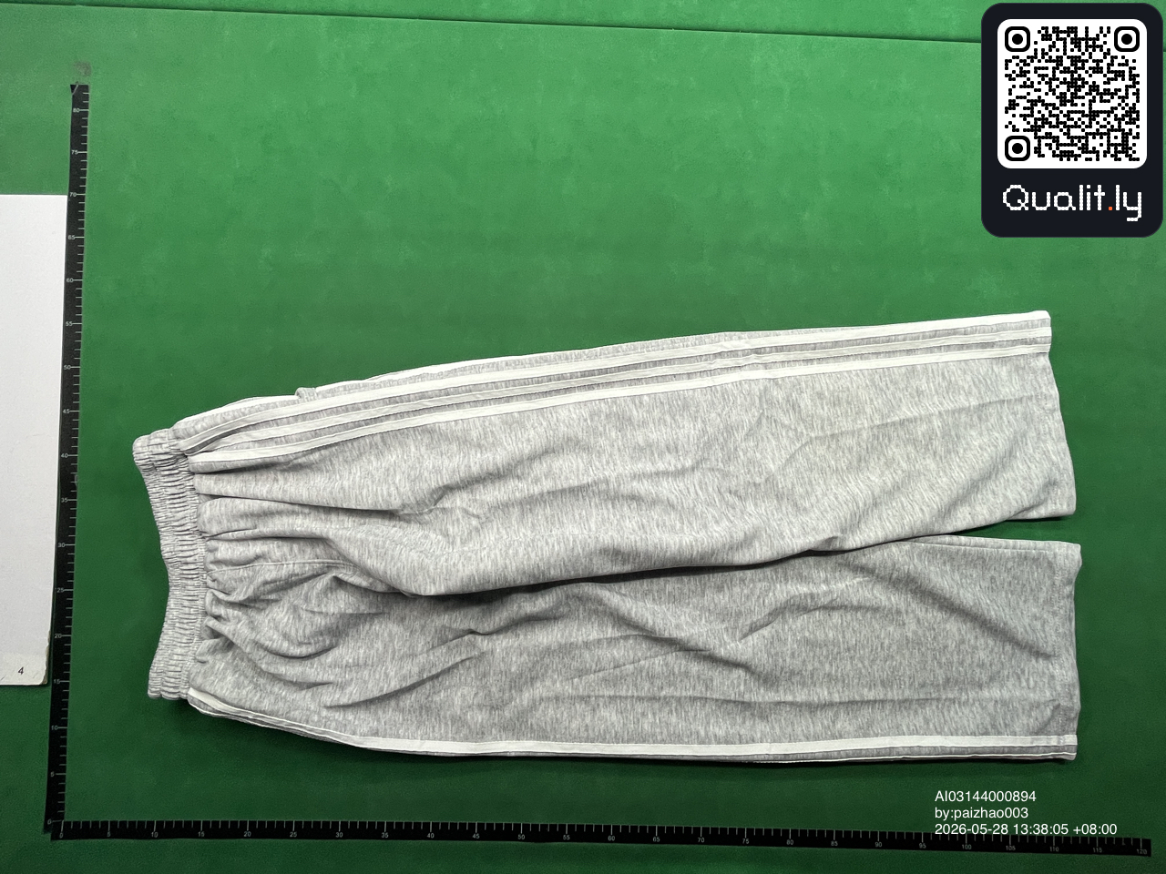 Pantaloni — fotografie QC 3 din 10