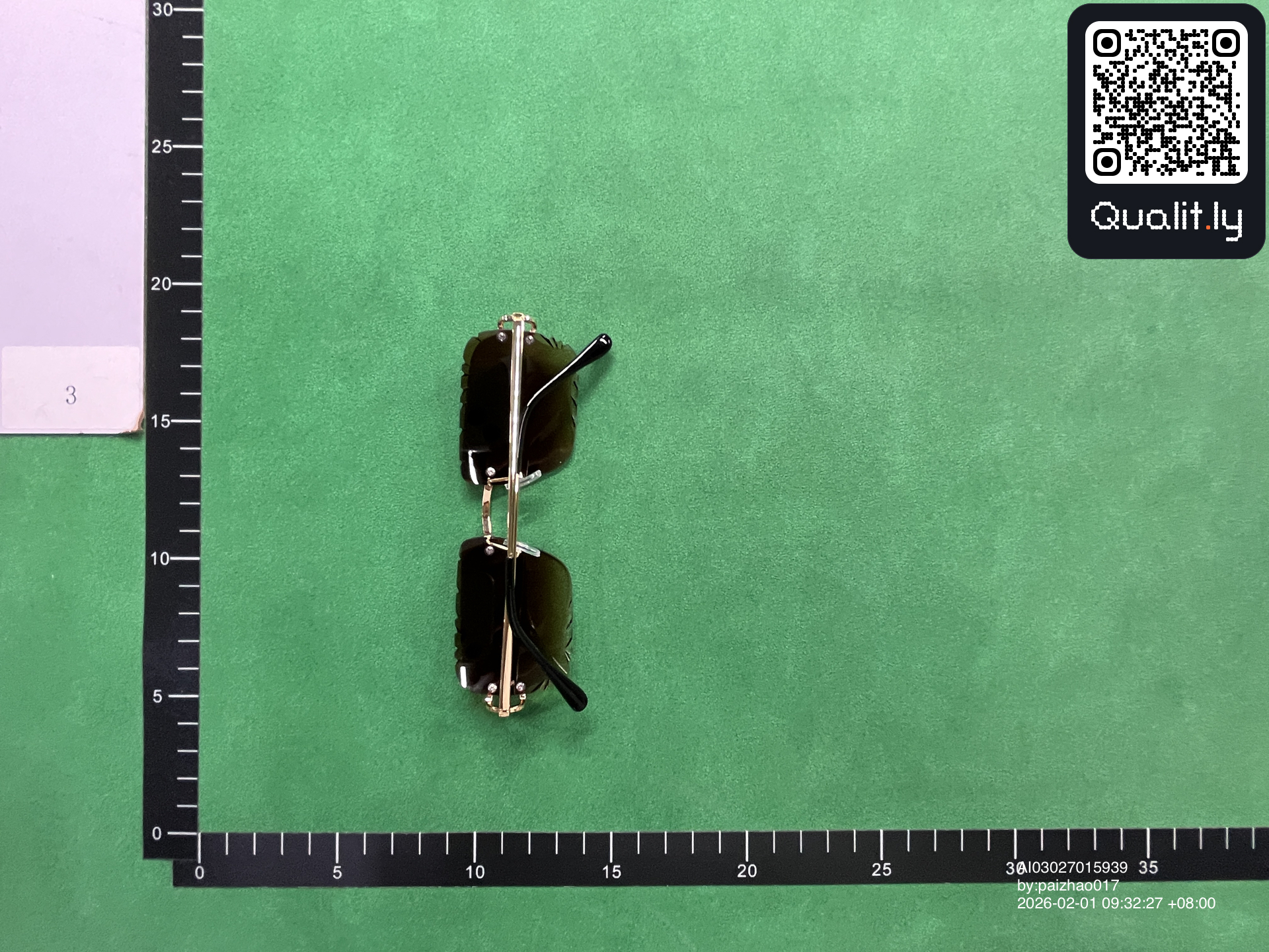Sunglasses QC photo 2 of 9