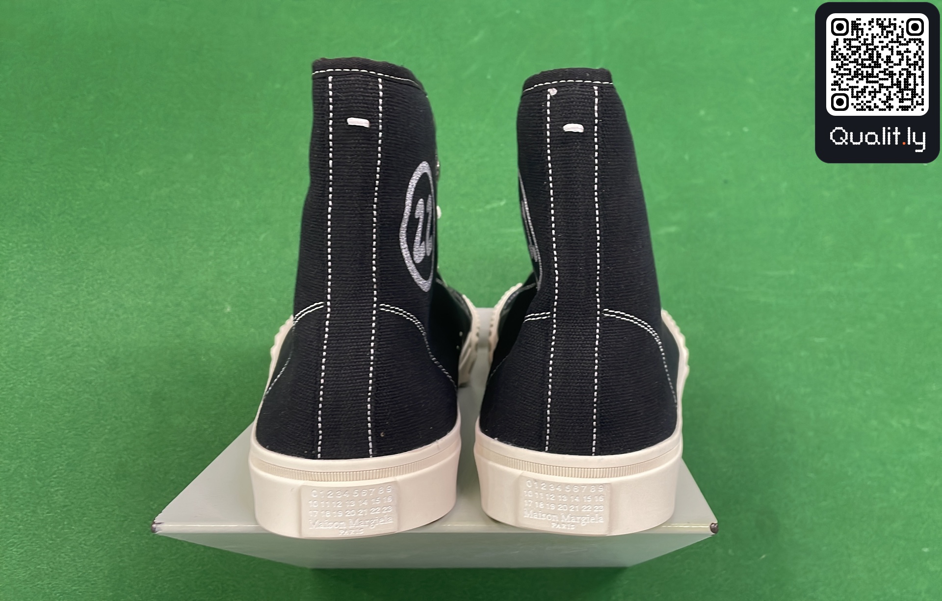 Sneakers QC photo 3 of 12