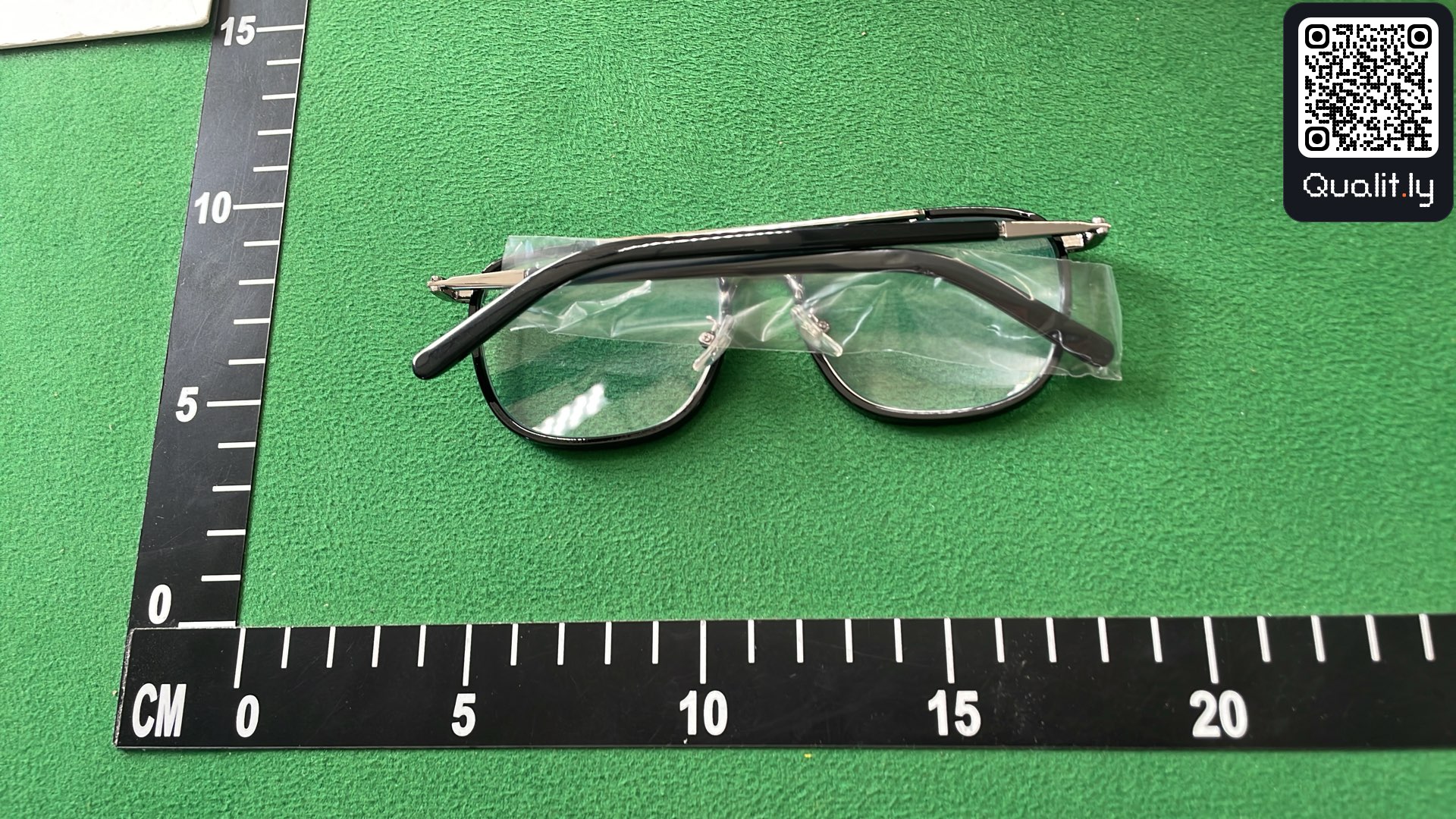 Sunglasses QC photo 2 of 141