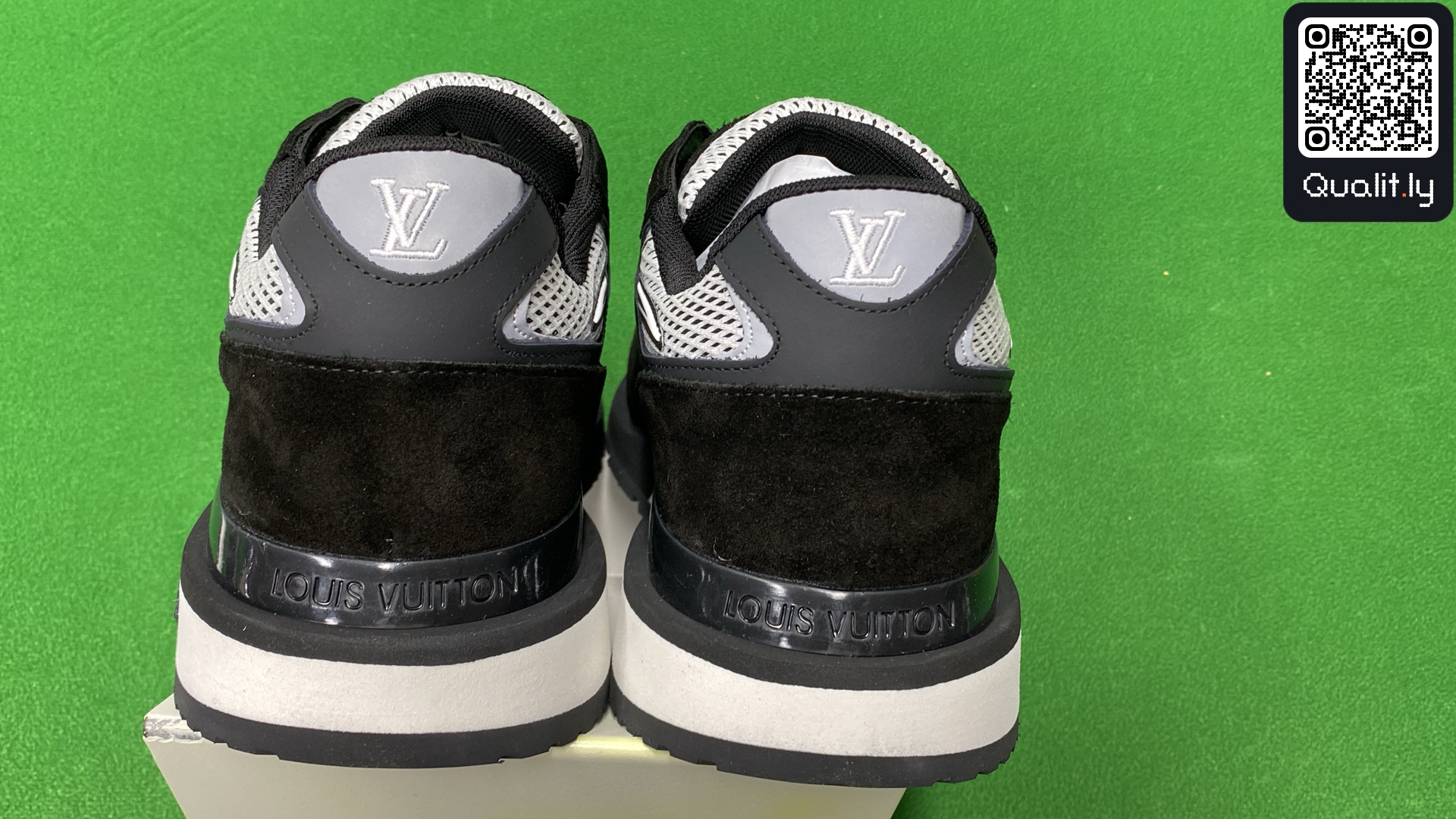 Sneakers — foto QC 3 di 24