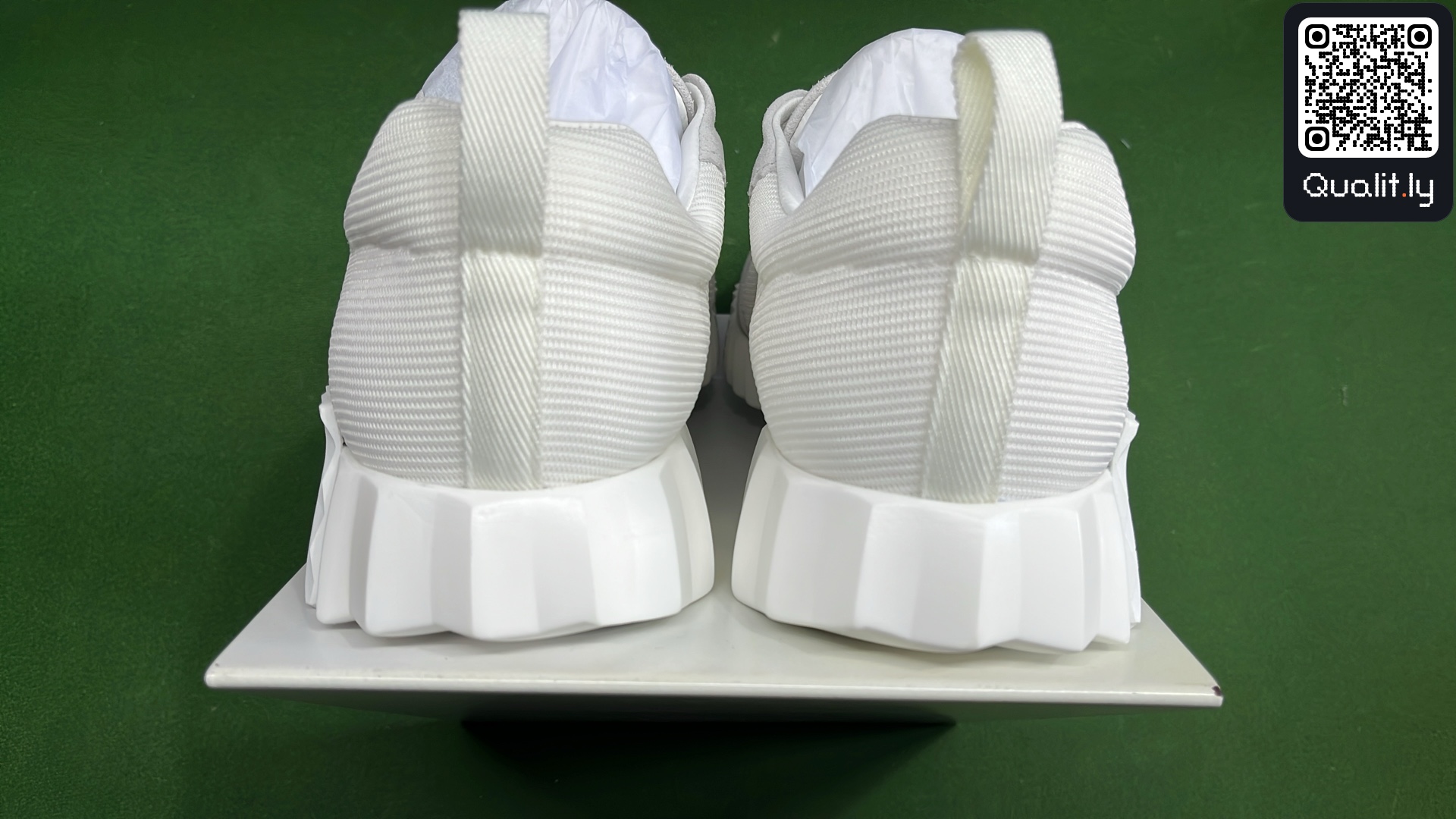 Sneakers — foto QC 3 di 18