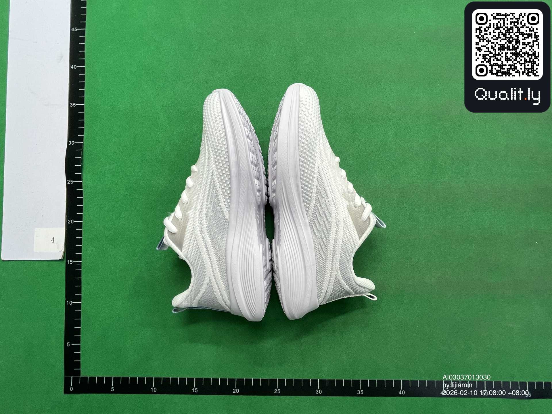 Sneakers — foto QC 3 di 10