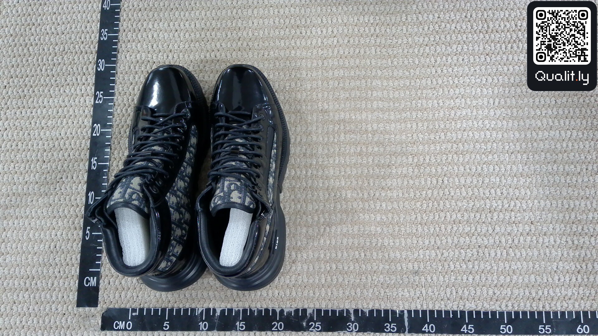 Sneakers QC photo 2 of 20