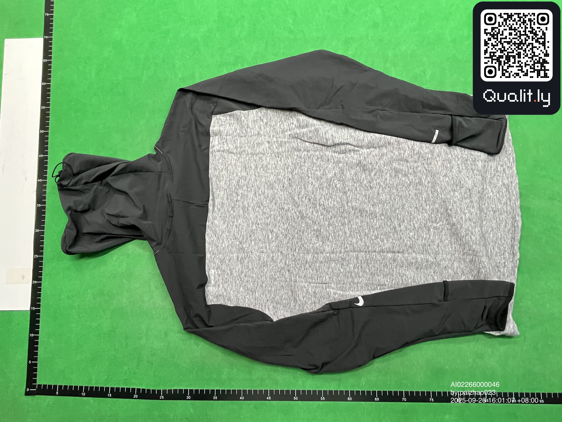 Hoodie — QC-foto 2 av 4