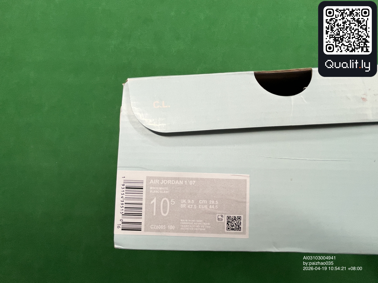 Sneakers QC photo 2 of 42