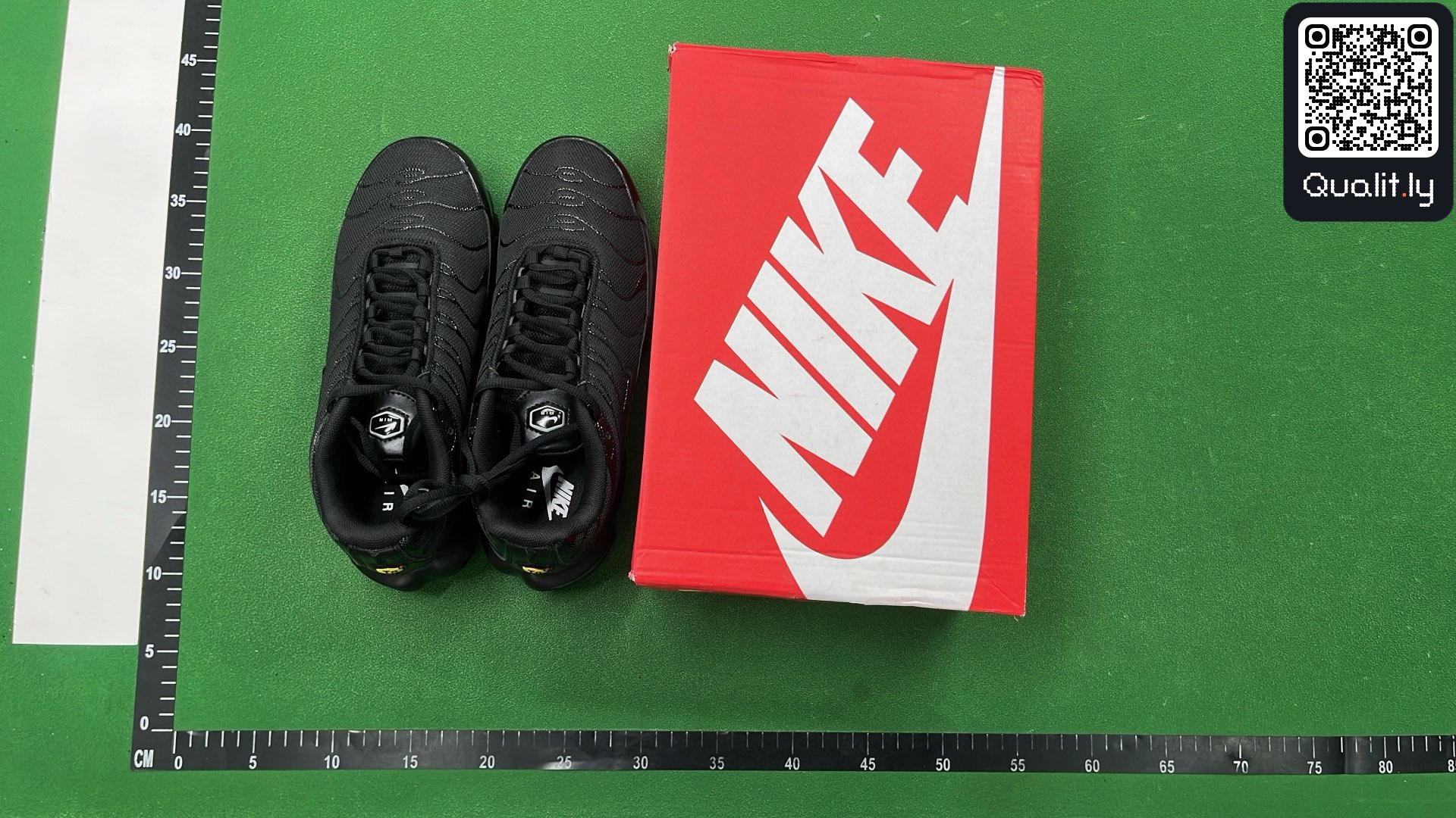 Sneakers — foto QC 1 di 6