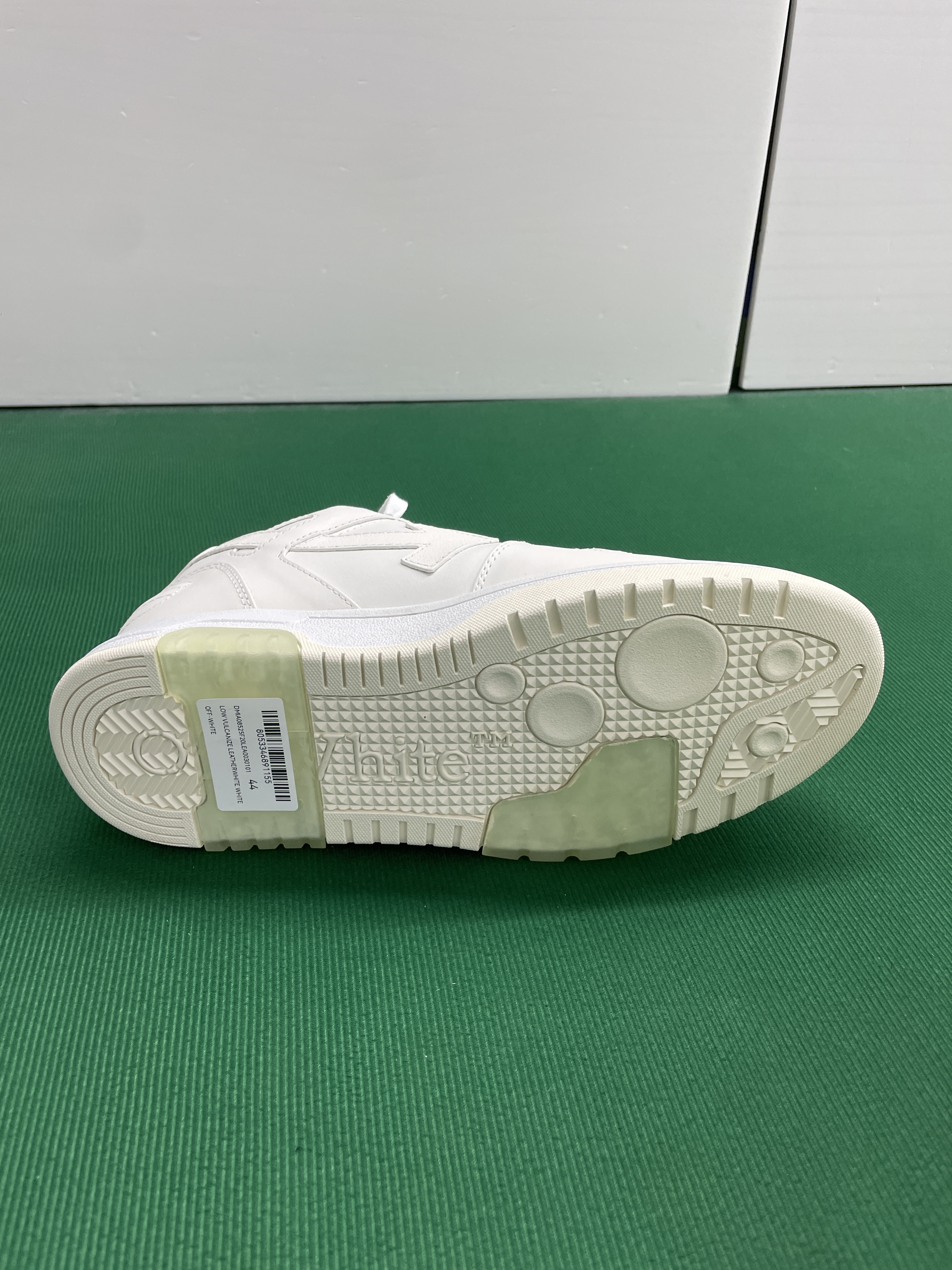Sneakers QC photo 2 of 89