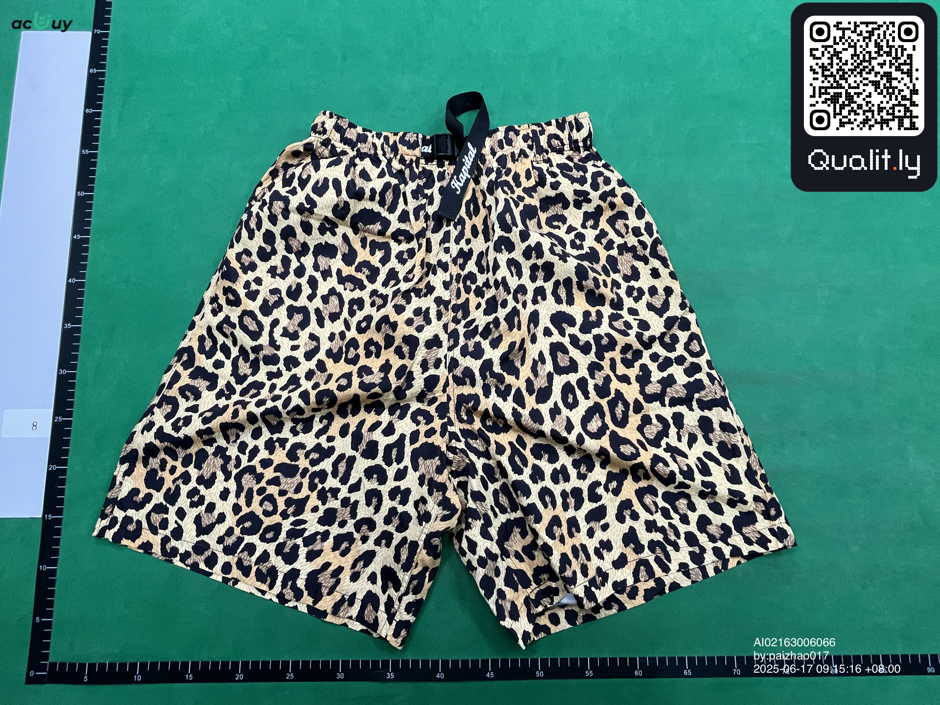 Short — photo QC 3 sur 4