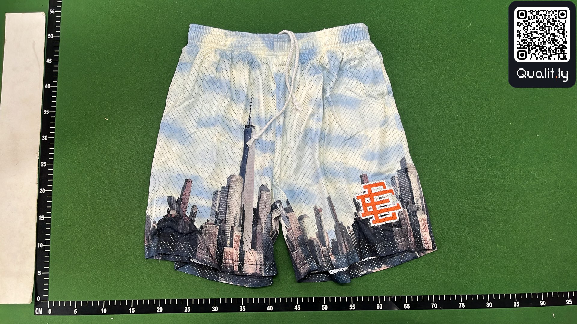 Shorts QC photo 2 of 12