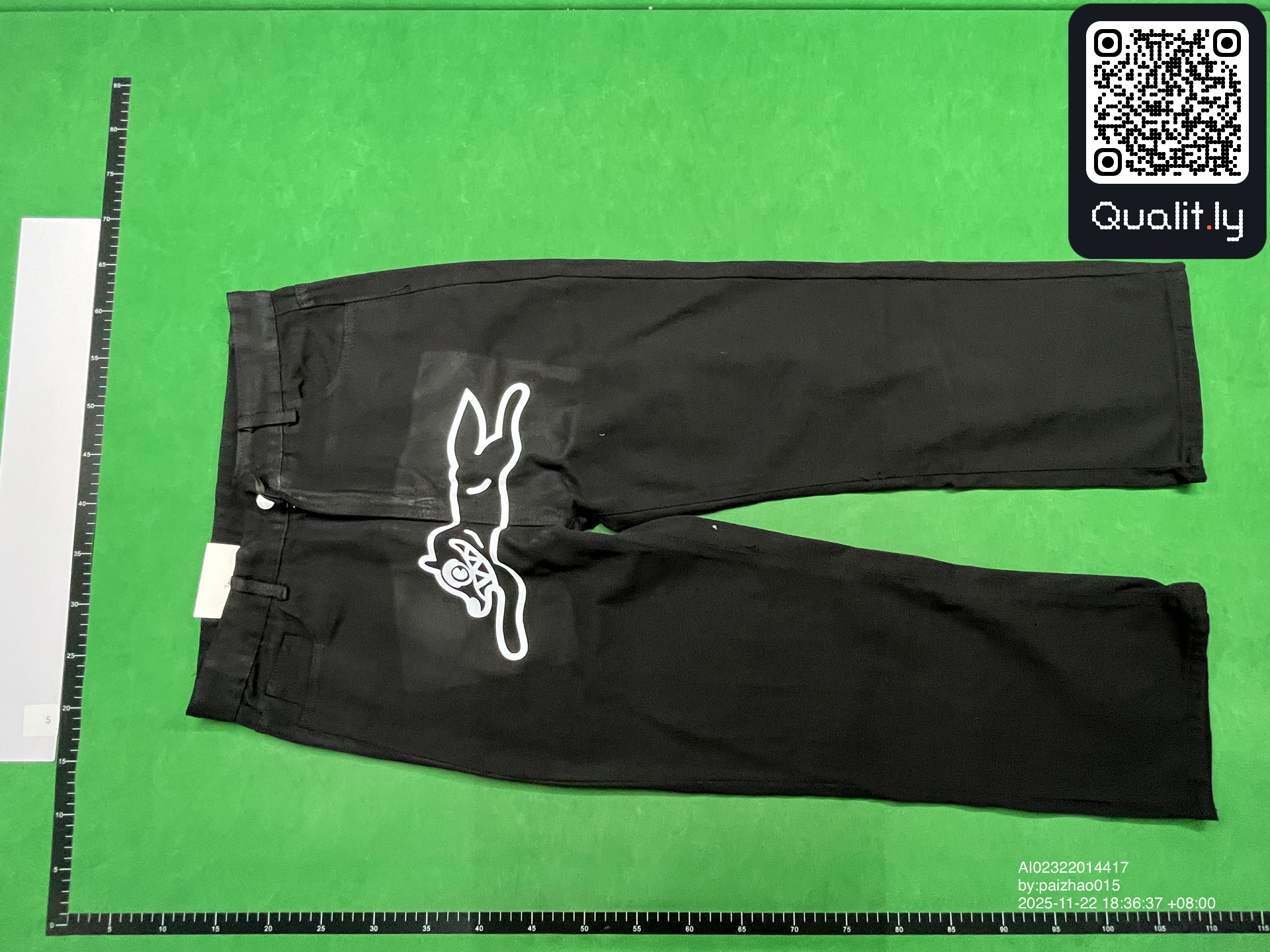 Pantaloni — foto QC 3 di 4