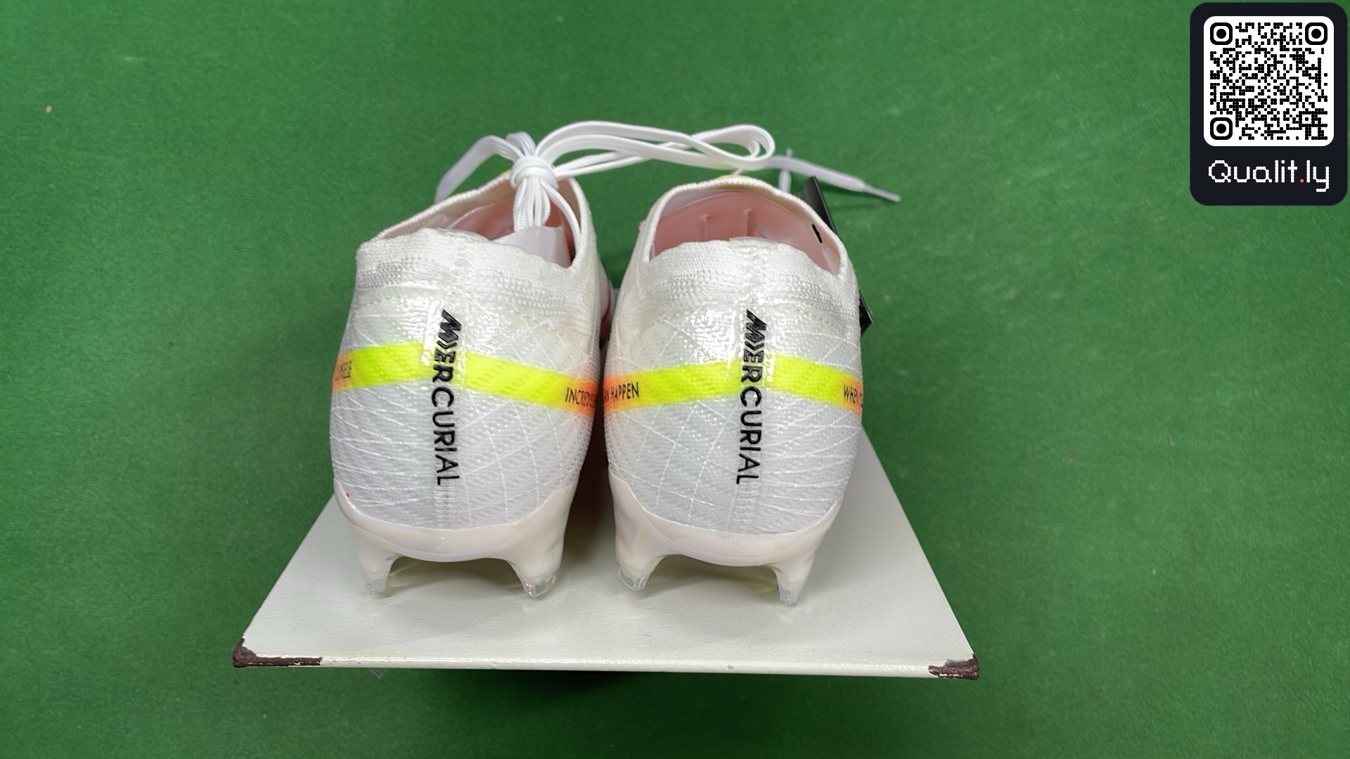 Sneakers — QC-foto 3 van 6