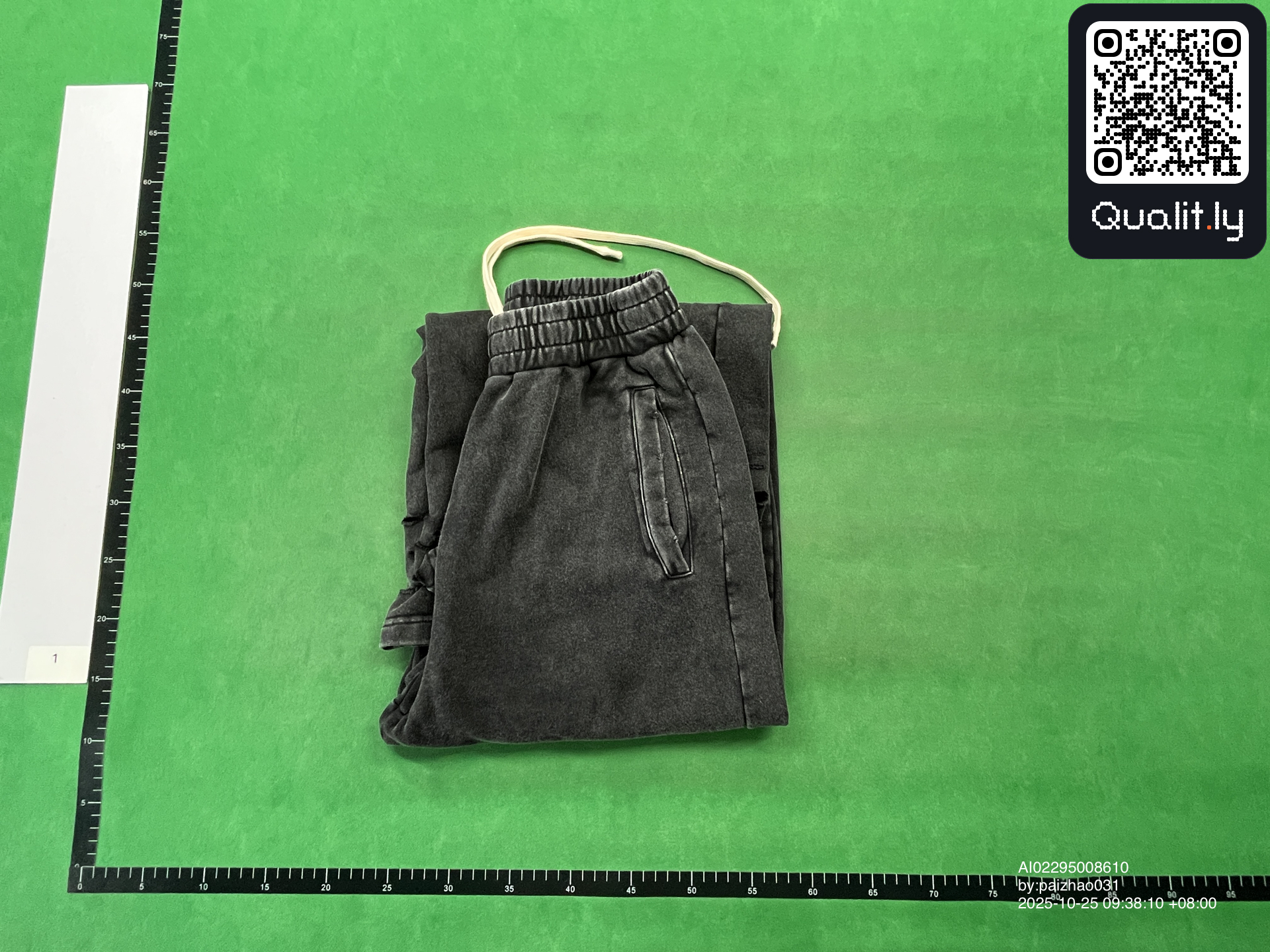 Pants QC photo 2 of 20