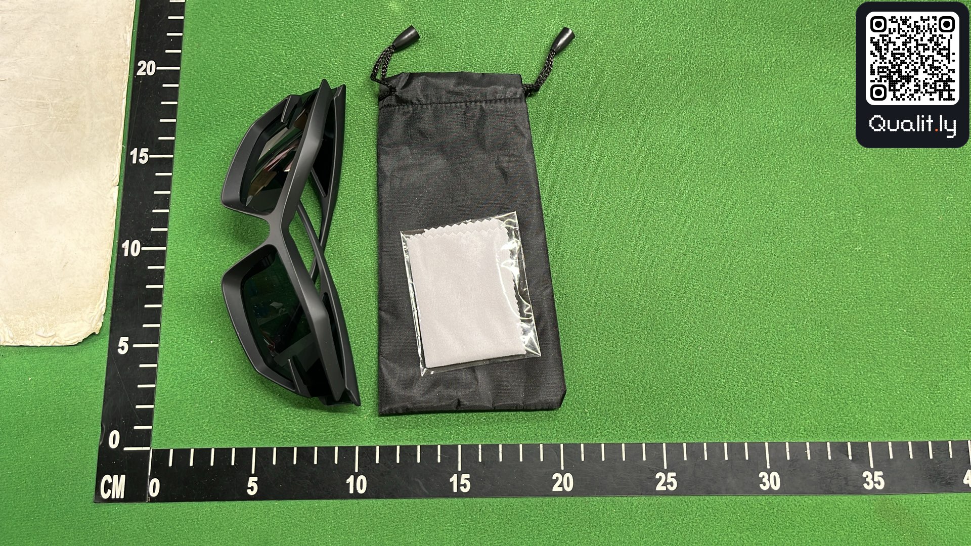 Sunglasses QC photo 3 of 30