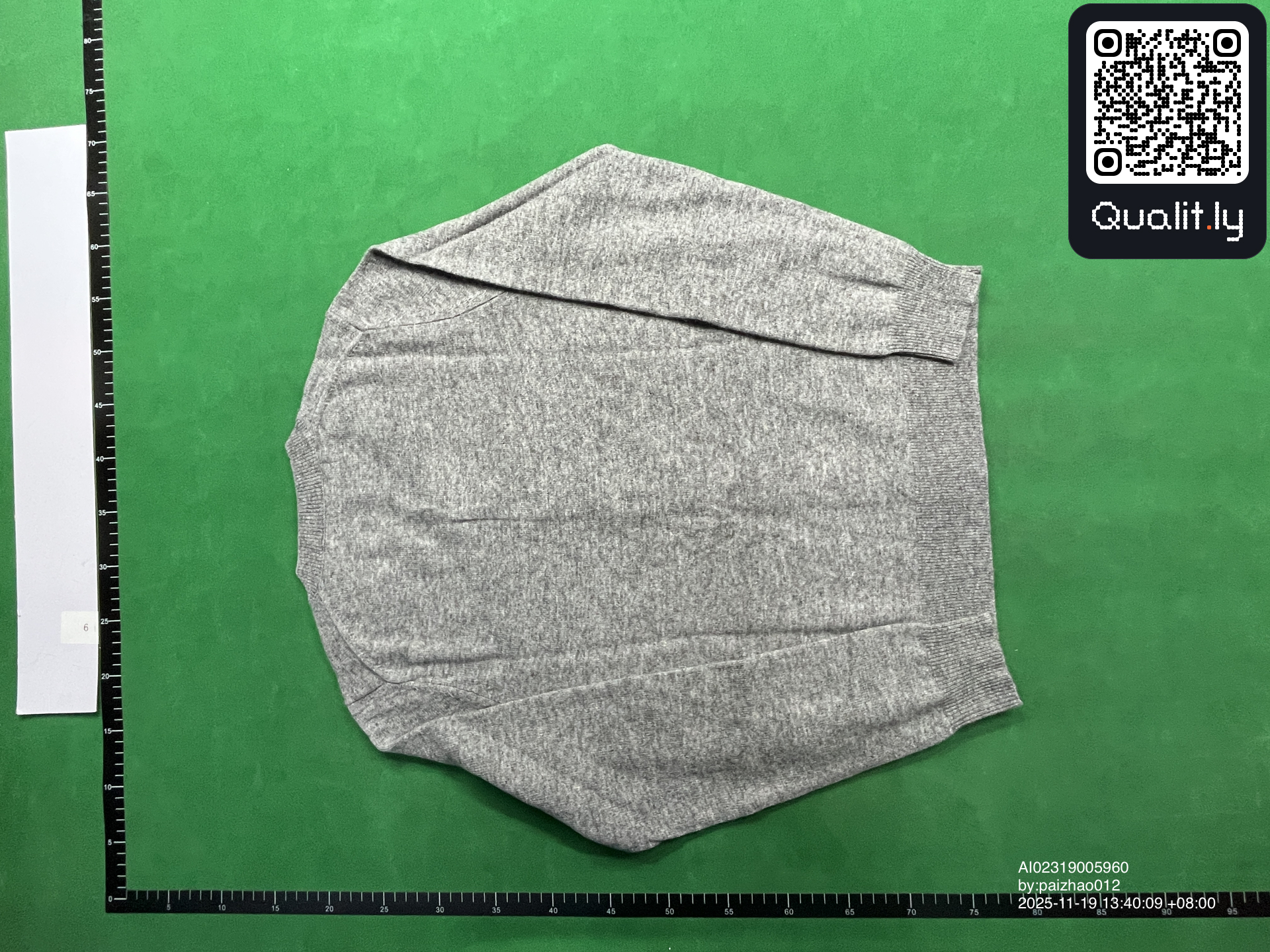 Sweter — zdjęcie QC 2 z 8