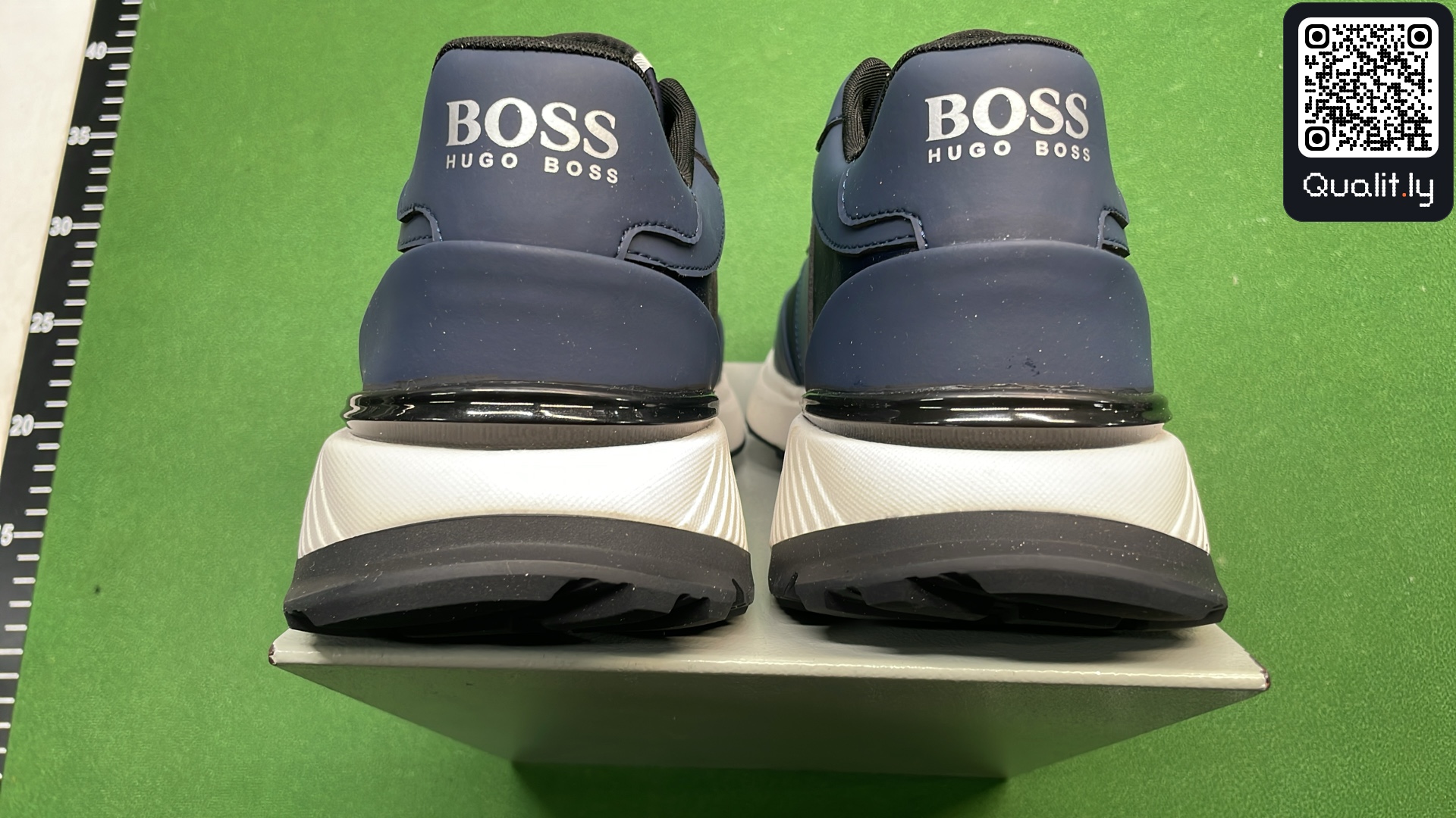 Sneakers — foto QC 3 di 6