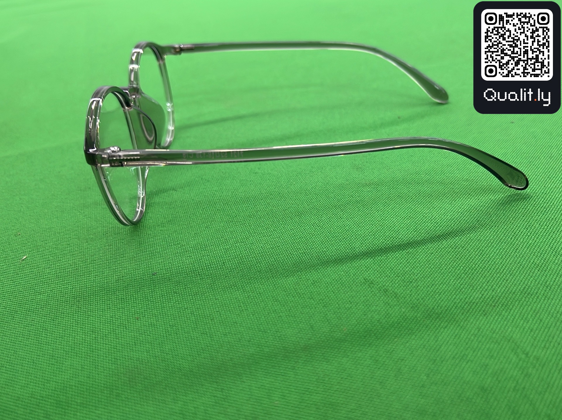 Sunglasses QC photo 2 of 3