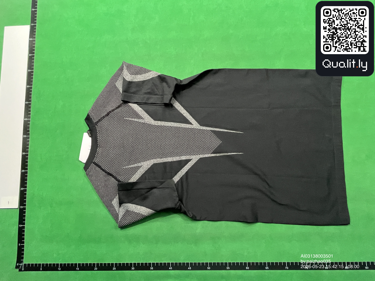 T-shirt — foto QC 2 de 16