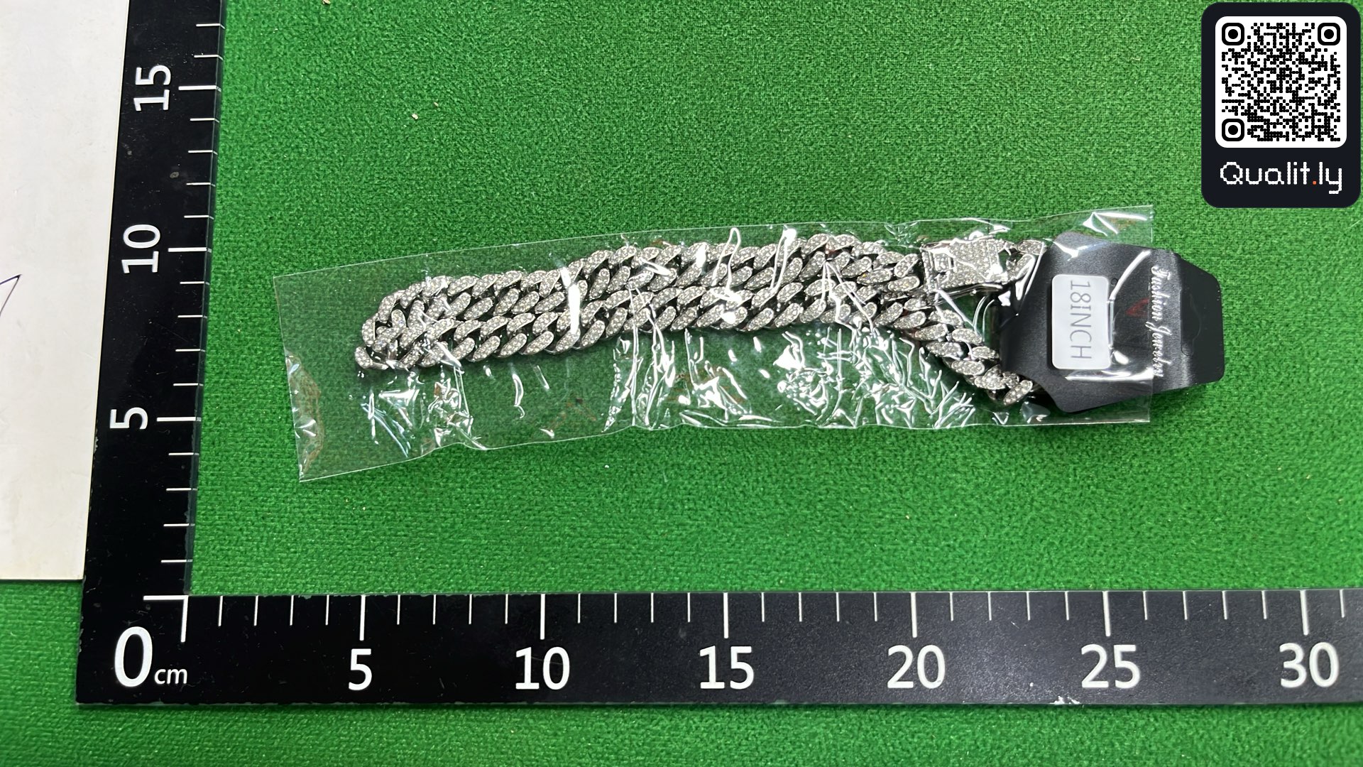 Foto QC 1 di 45