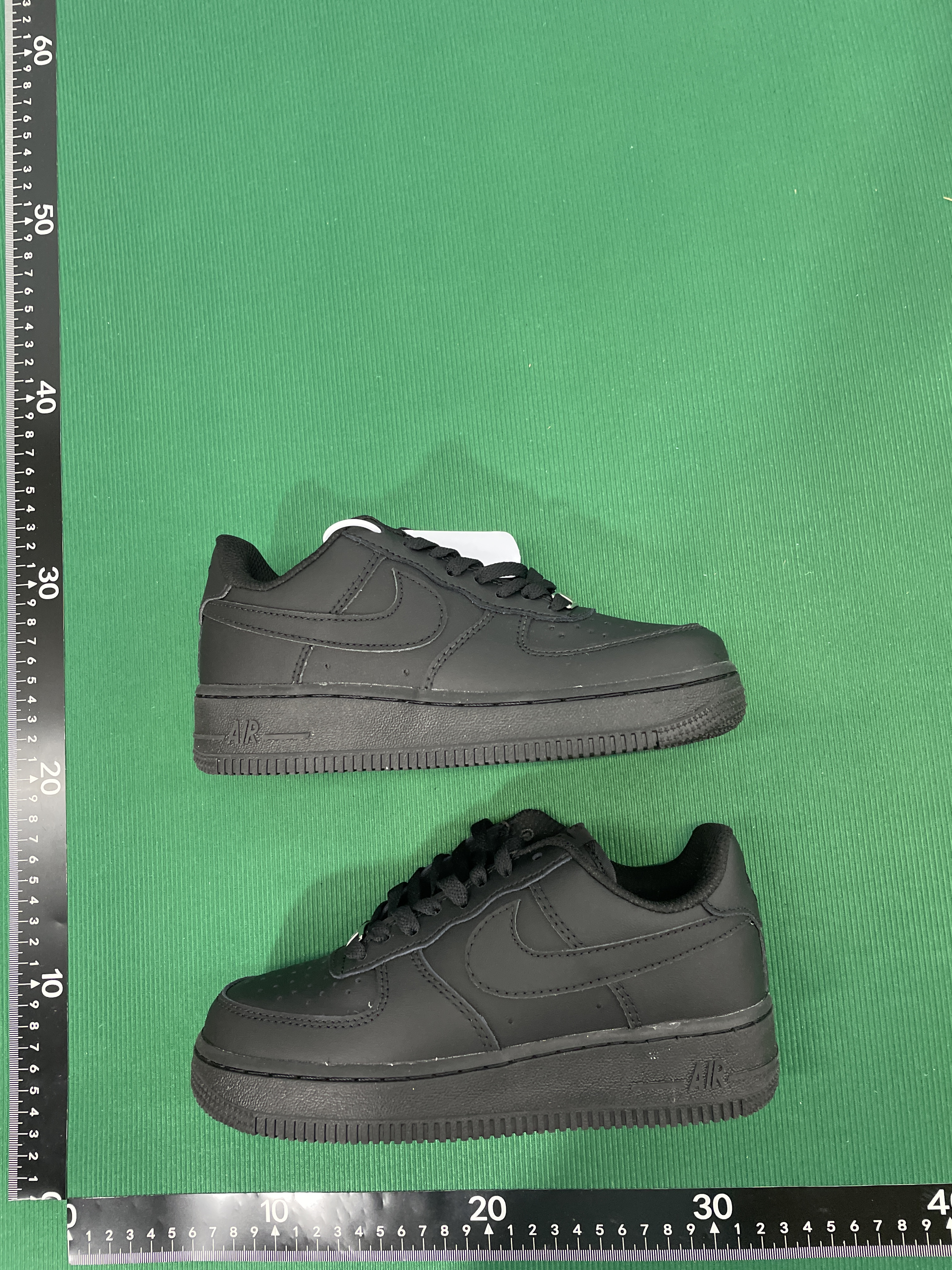 Sneakers QC photo 2 of 30