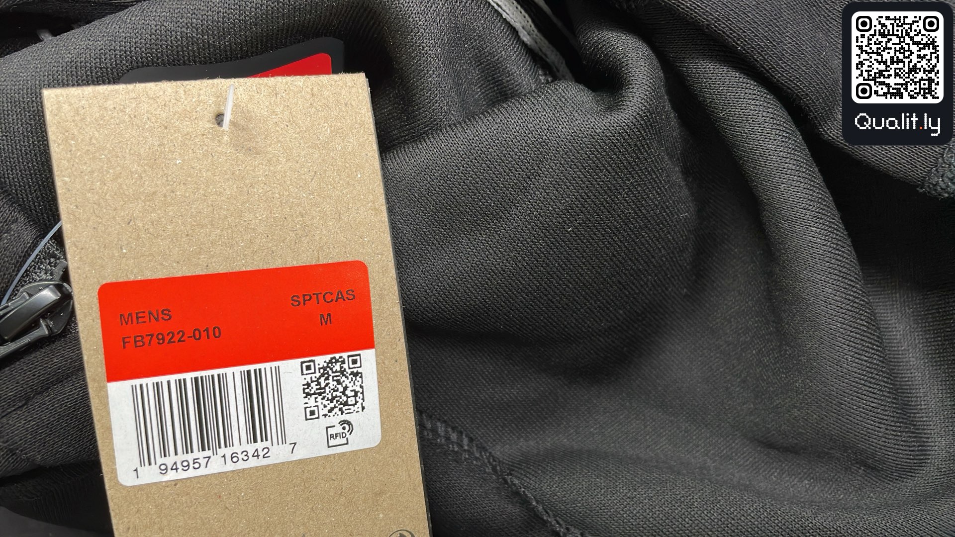 Pull — photo QC 1 sur 5