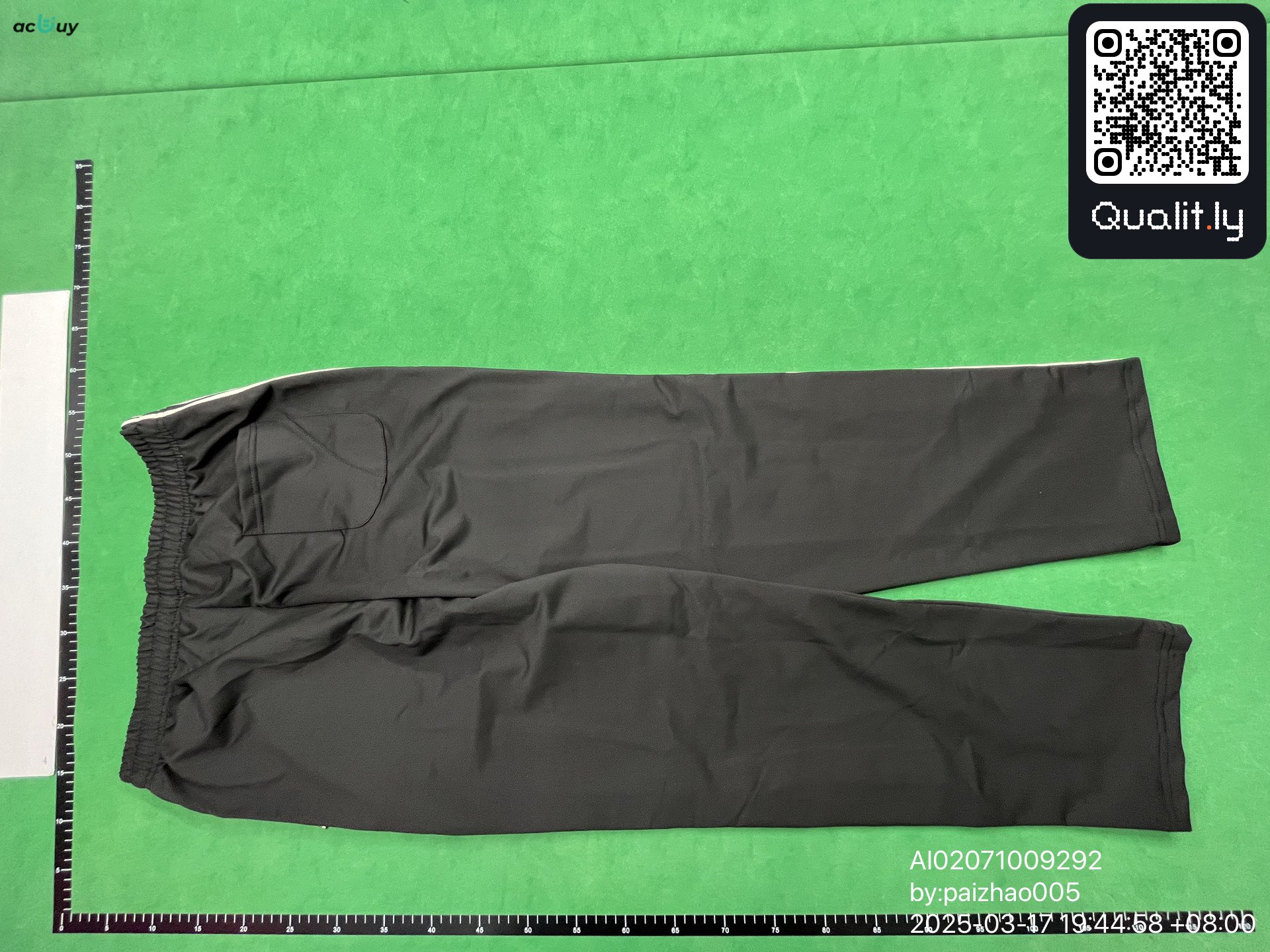 Pantaloni — foto QC 2 di 4