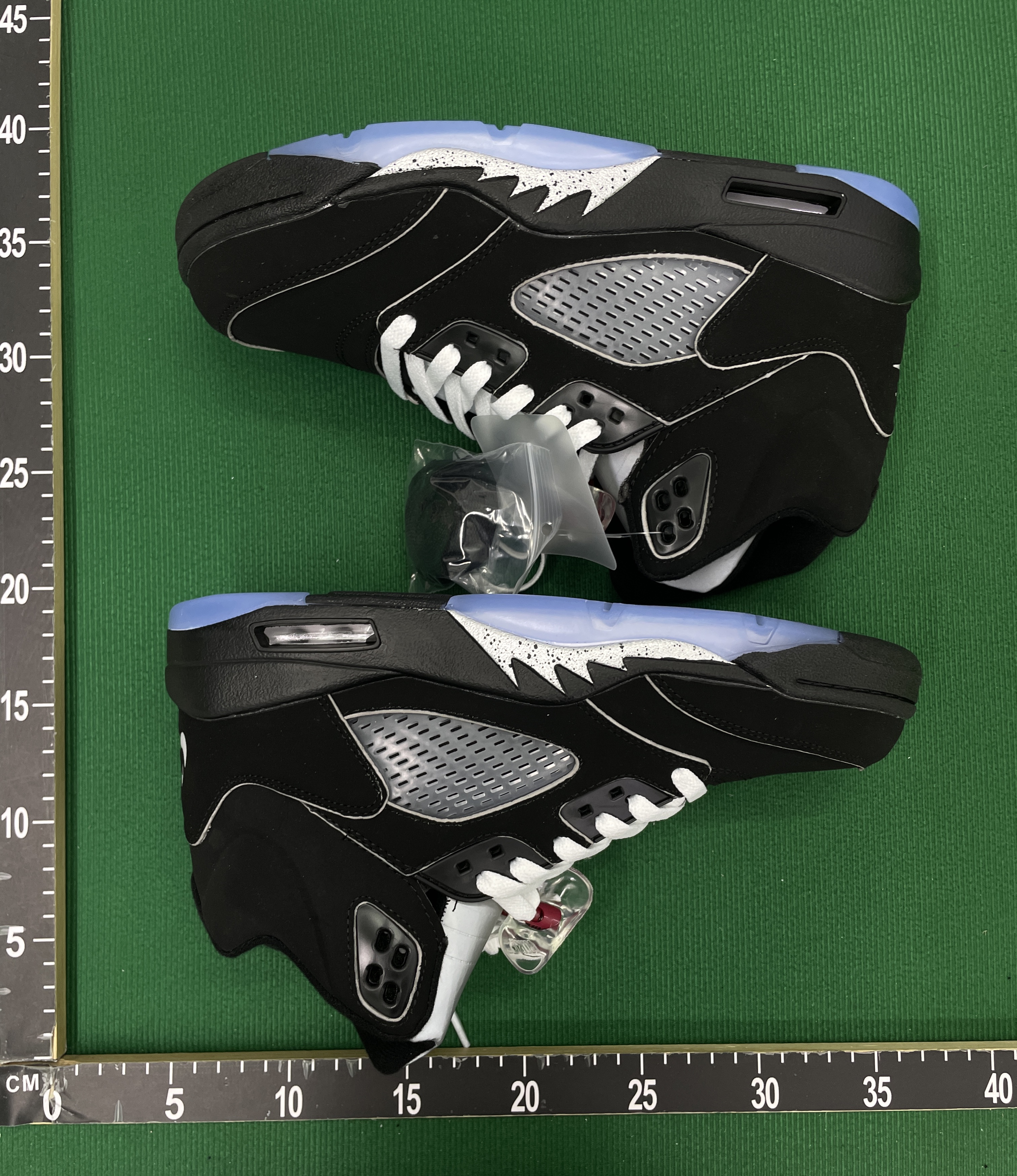 Sneakers QC photo 2 of 15