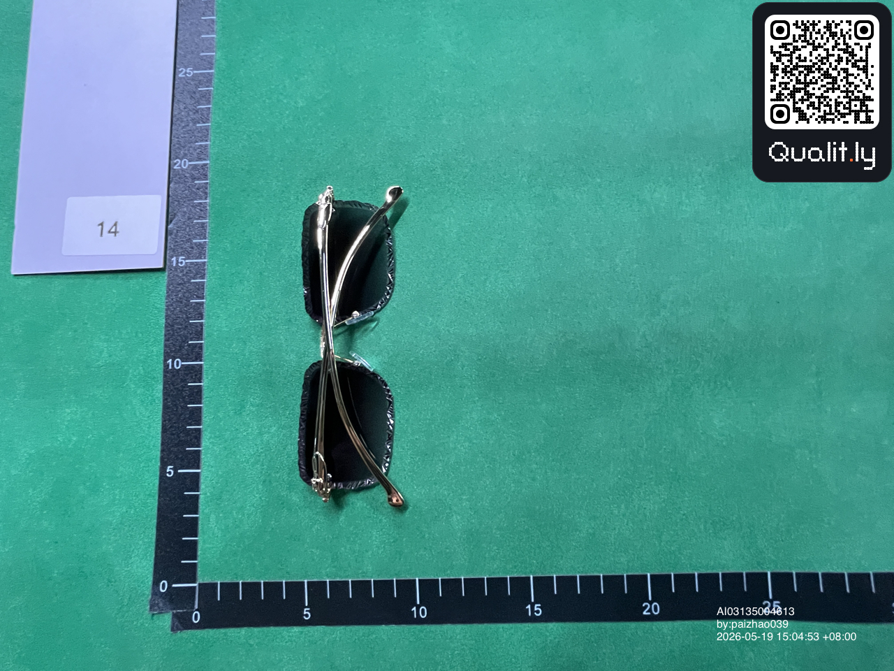 Sunglasses QC photo 2 of 3