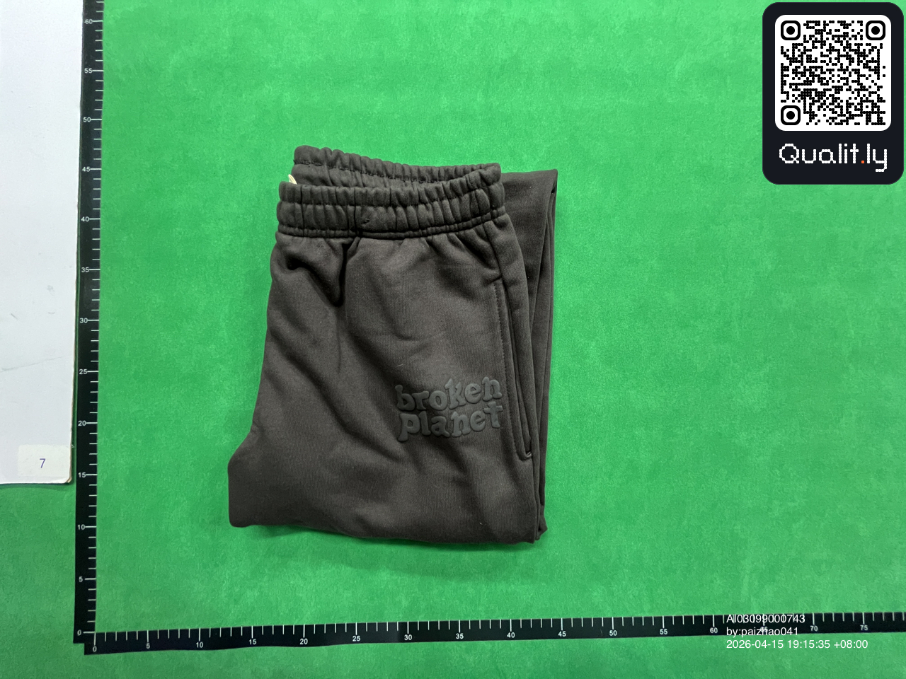 Pet — QC-foto 1 van 8