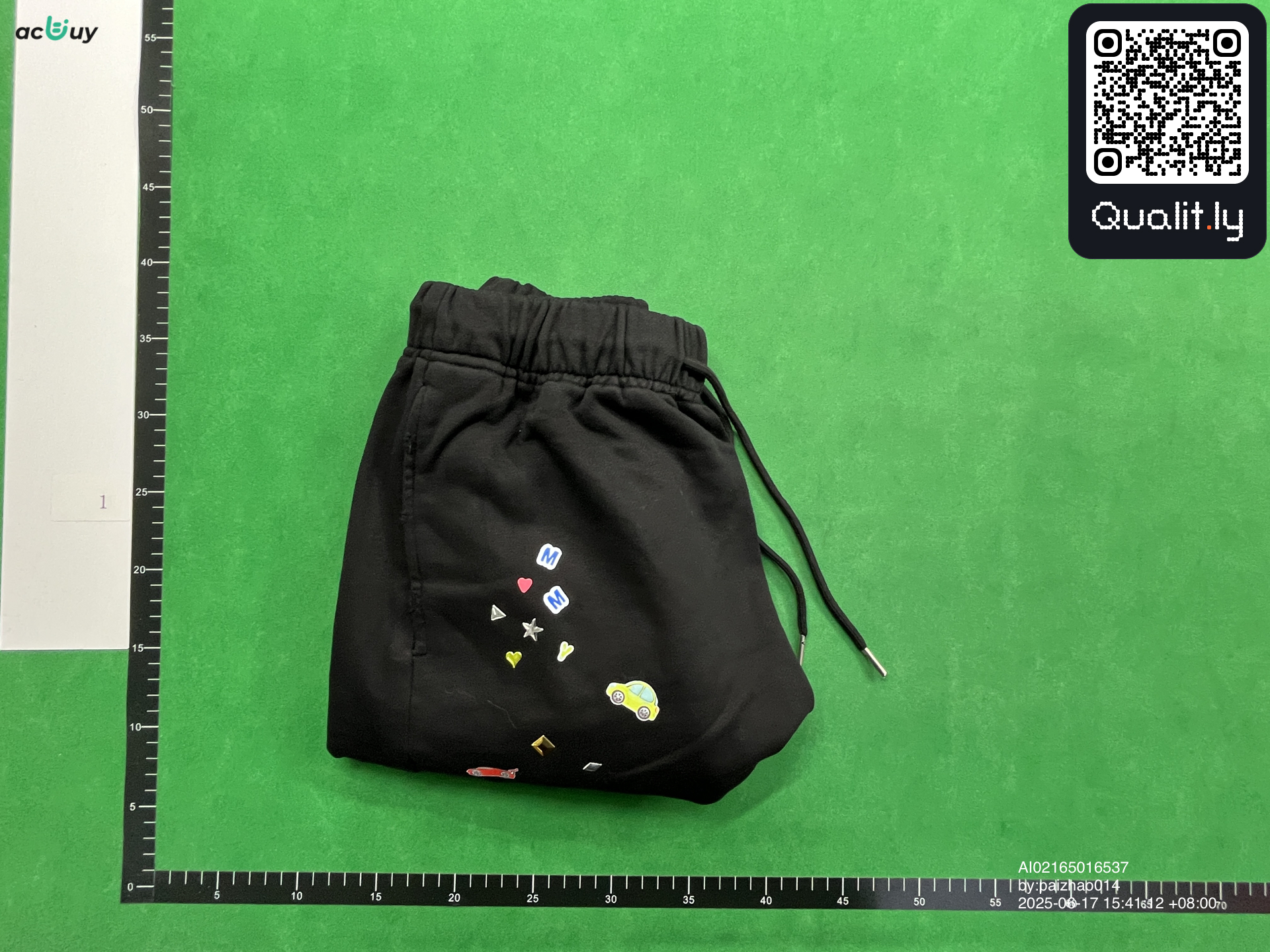 Short — photo QC 1 sur 8